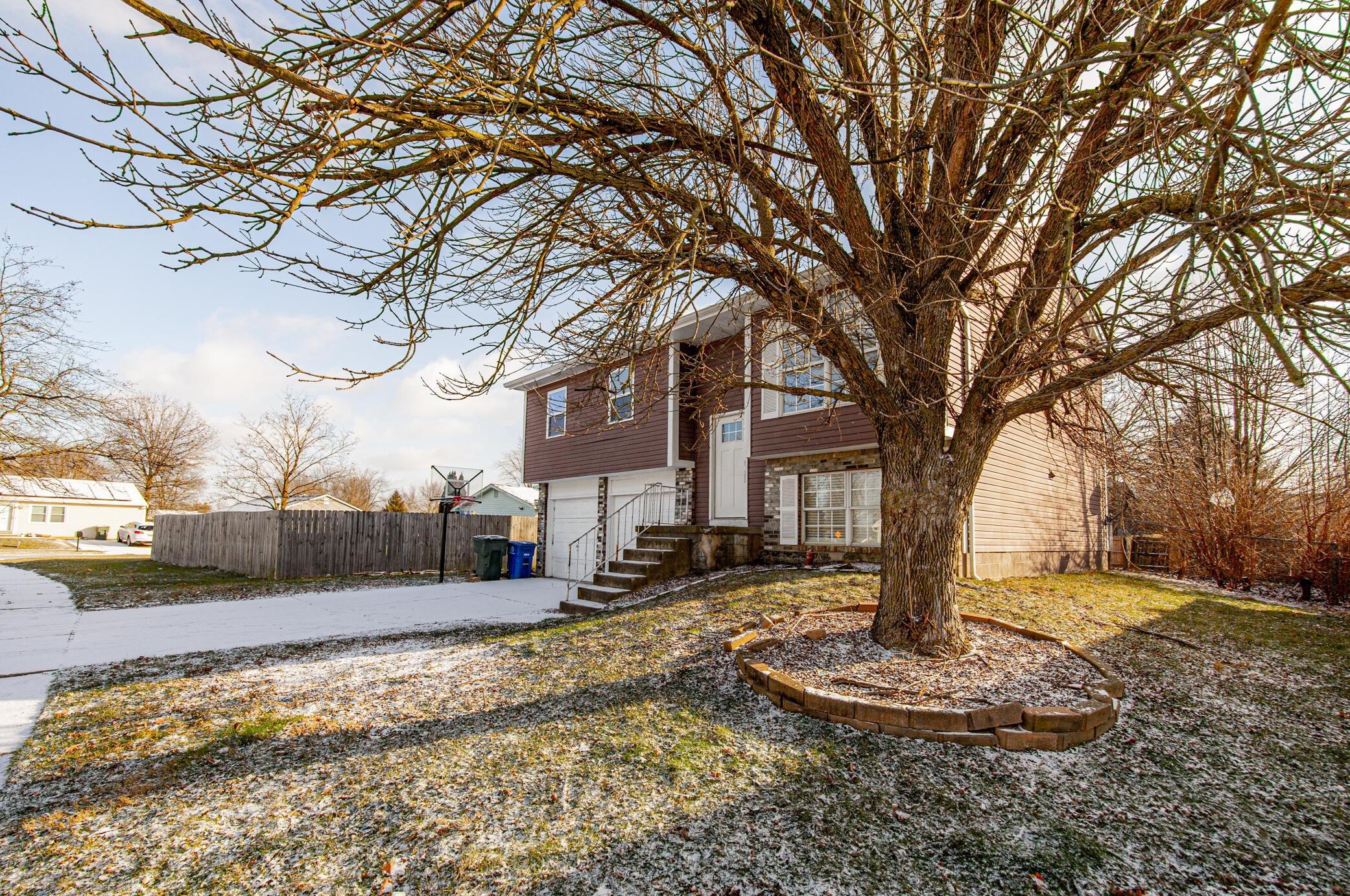 4066 Acres Dr, Columbus OH  43207-4639 exterior