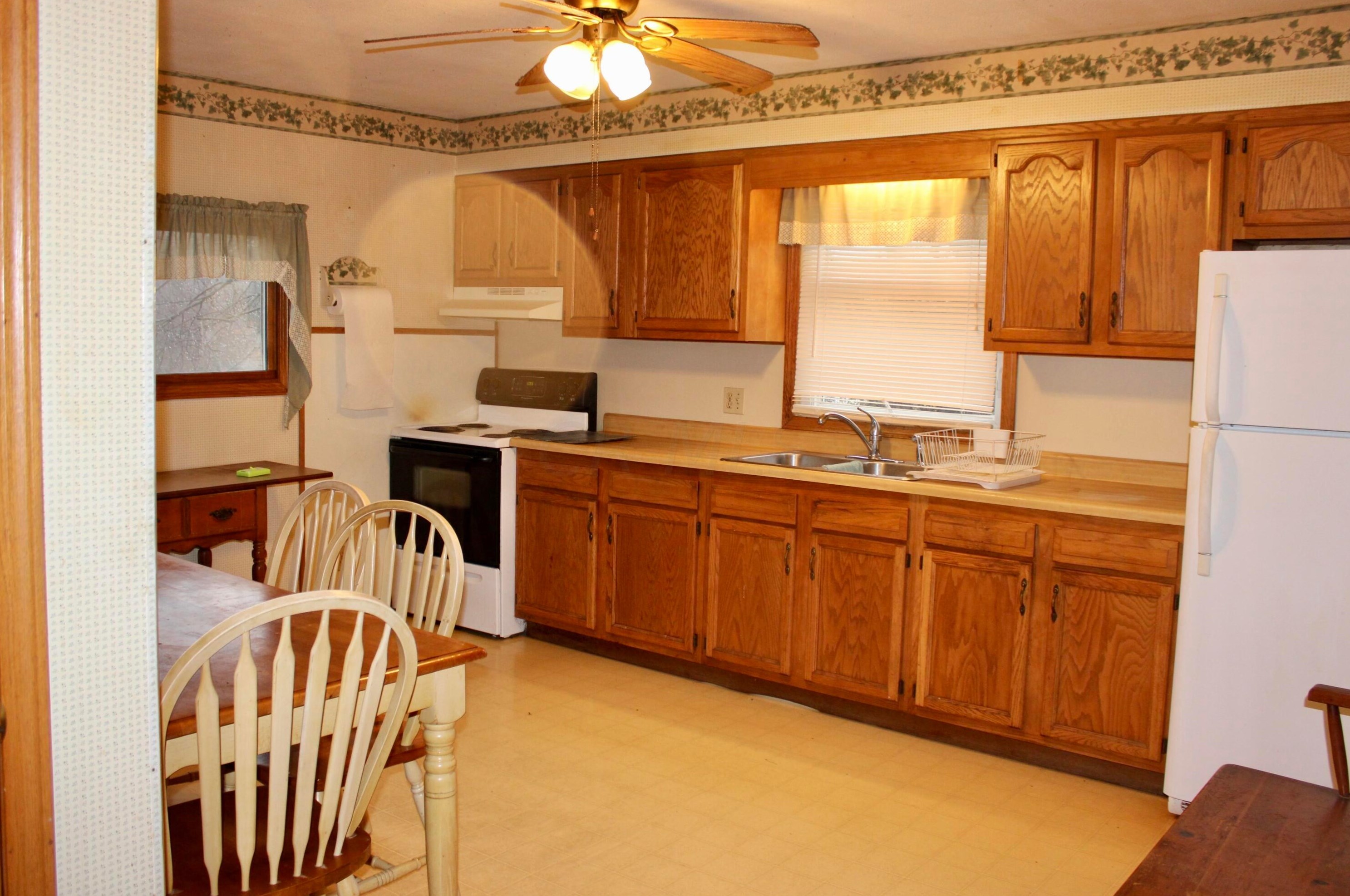 5852 High Point Rd, Glenford, OH 43739