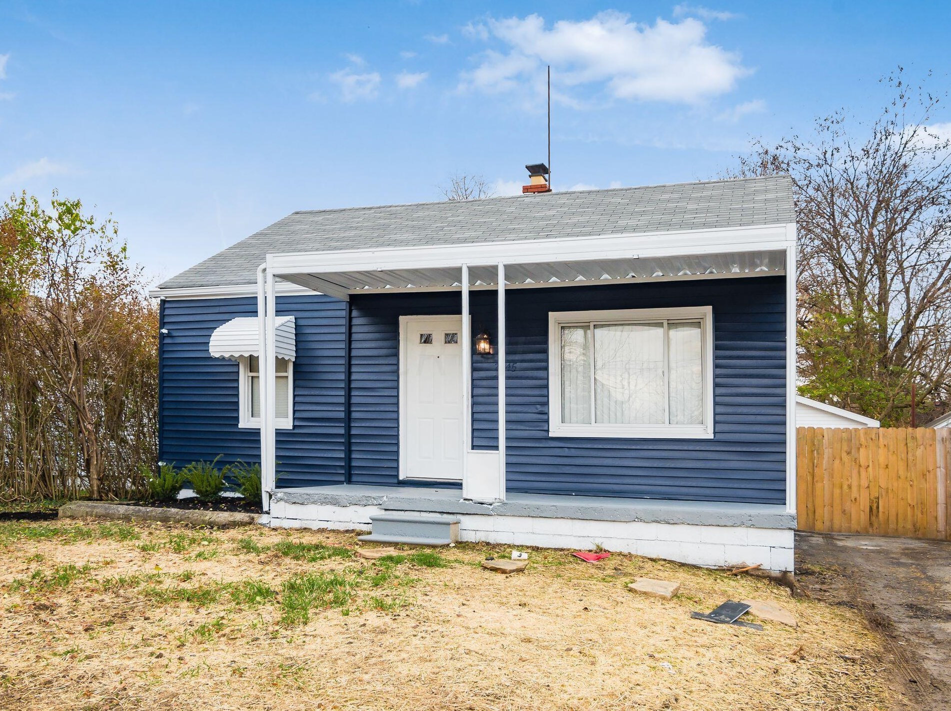 2245 Parkwood Ave, Columbus, OH 43211-2344
