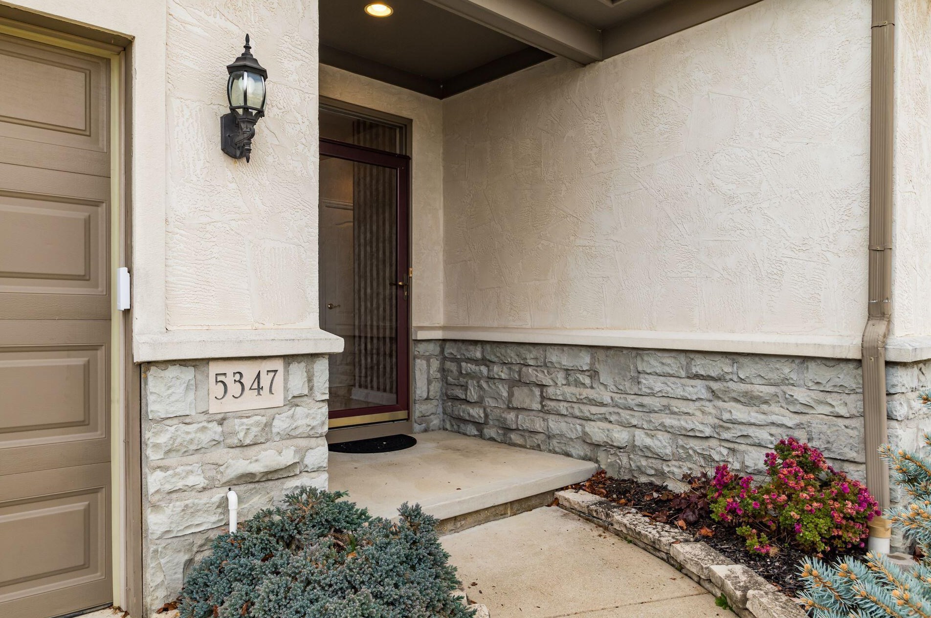 5347 Castle Pines Dr, Columbus, OH 43235