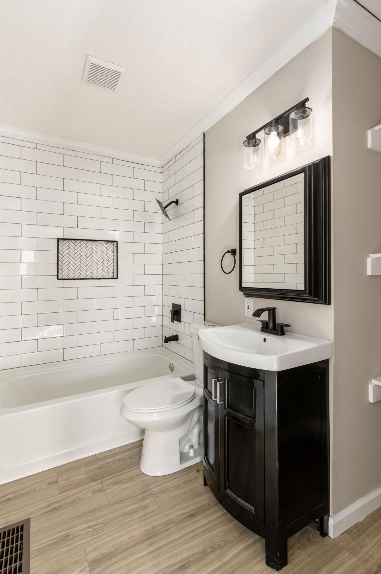 1364 Huy Rd, Columbus OH 43224-3558 exterior