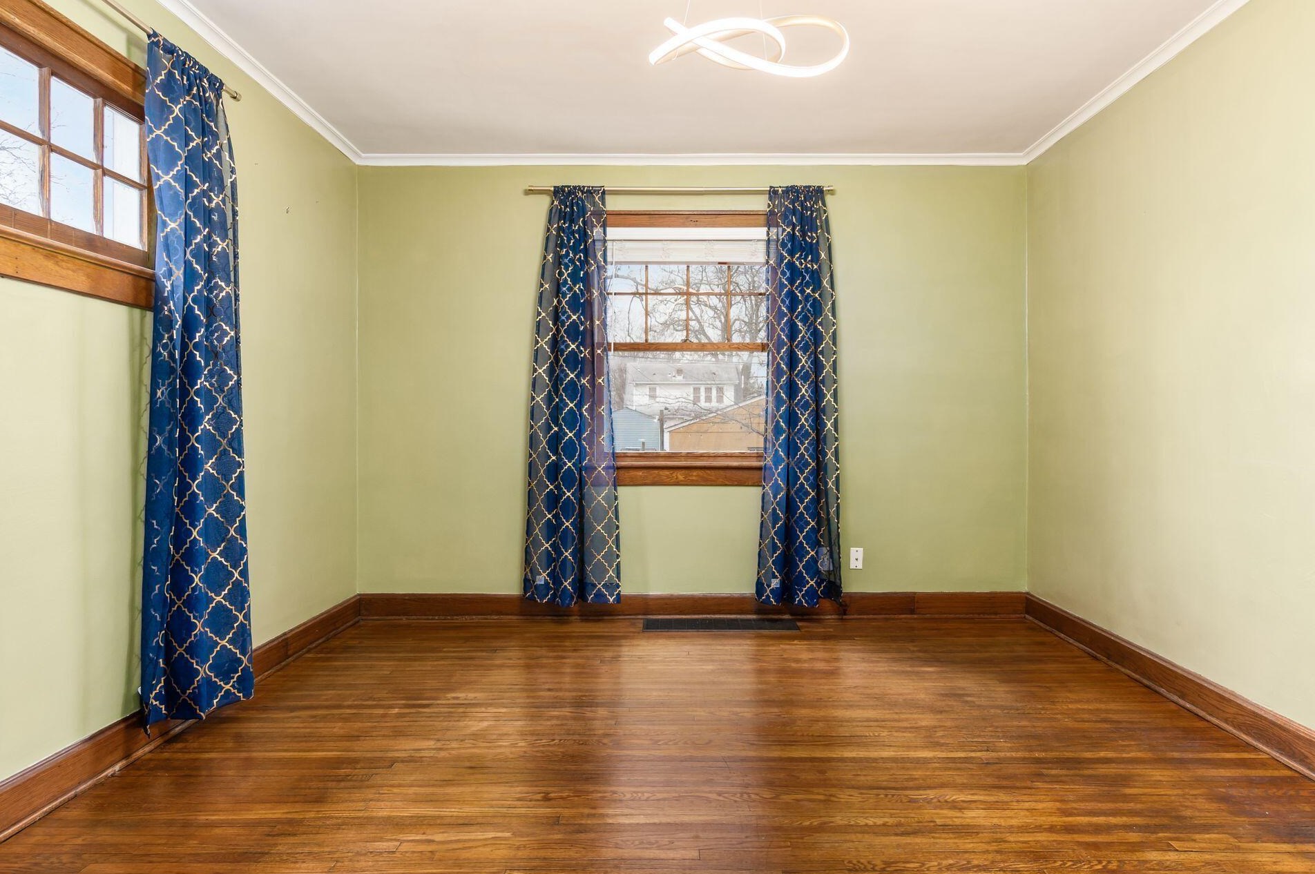 845 Cassingham Rd, Columbus OH  43209-2436 exterior