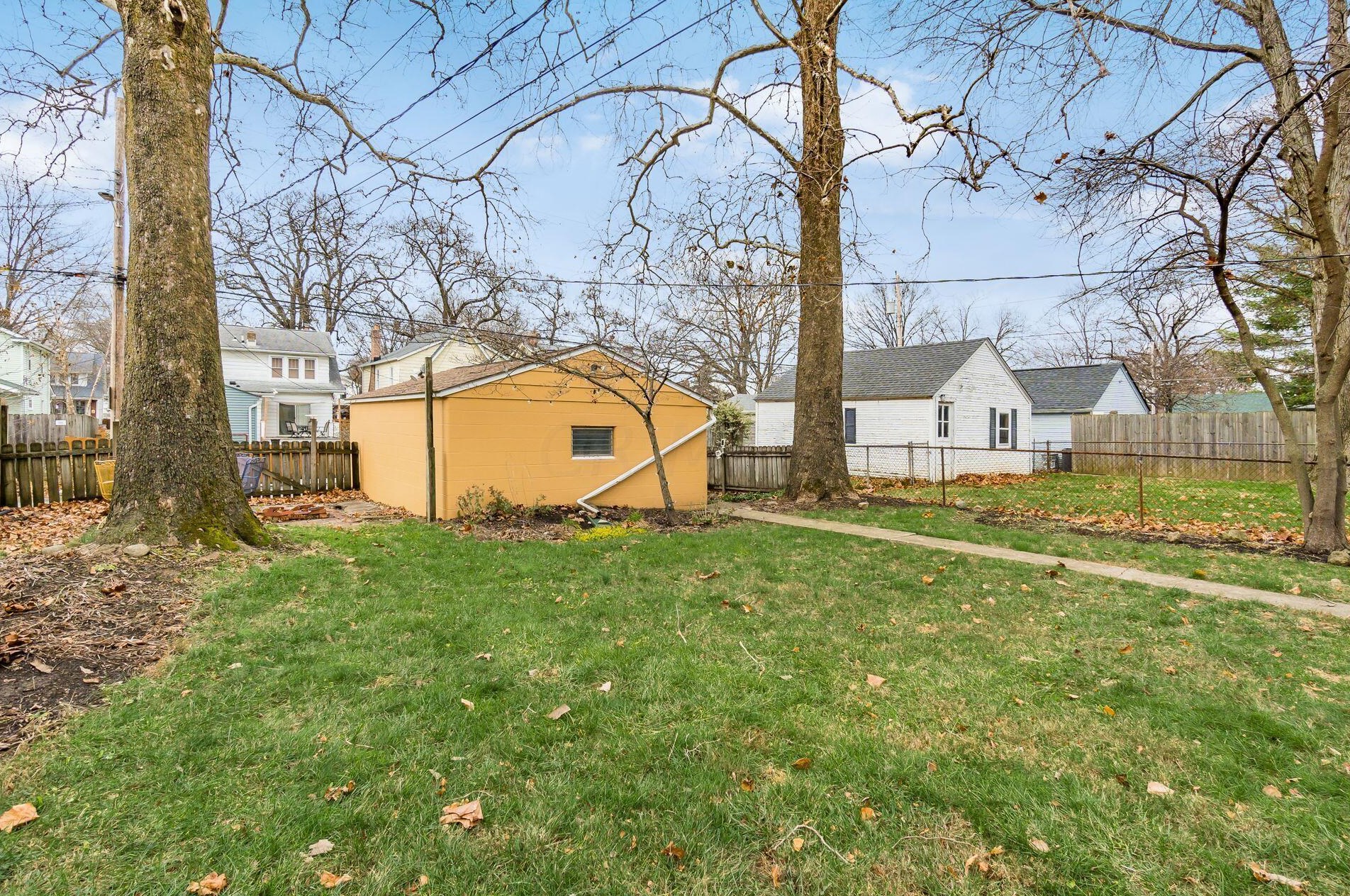 845 Cassingham Rd, Columbus OH  43209-2436 exterior