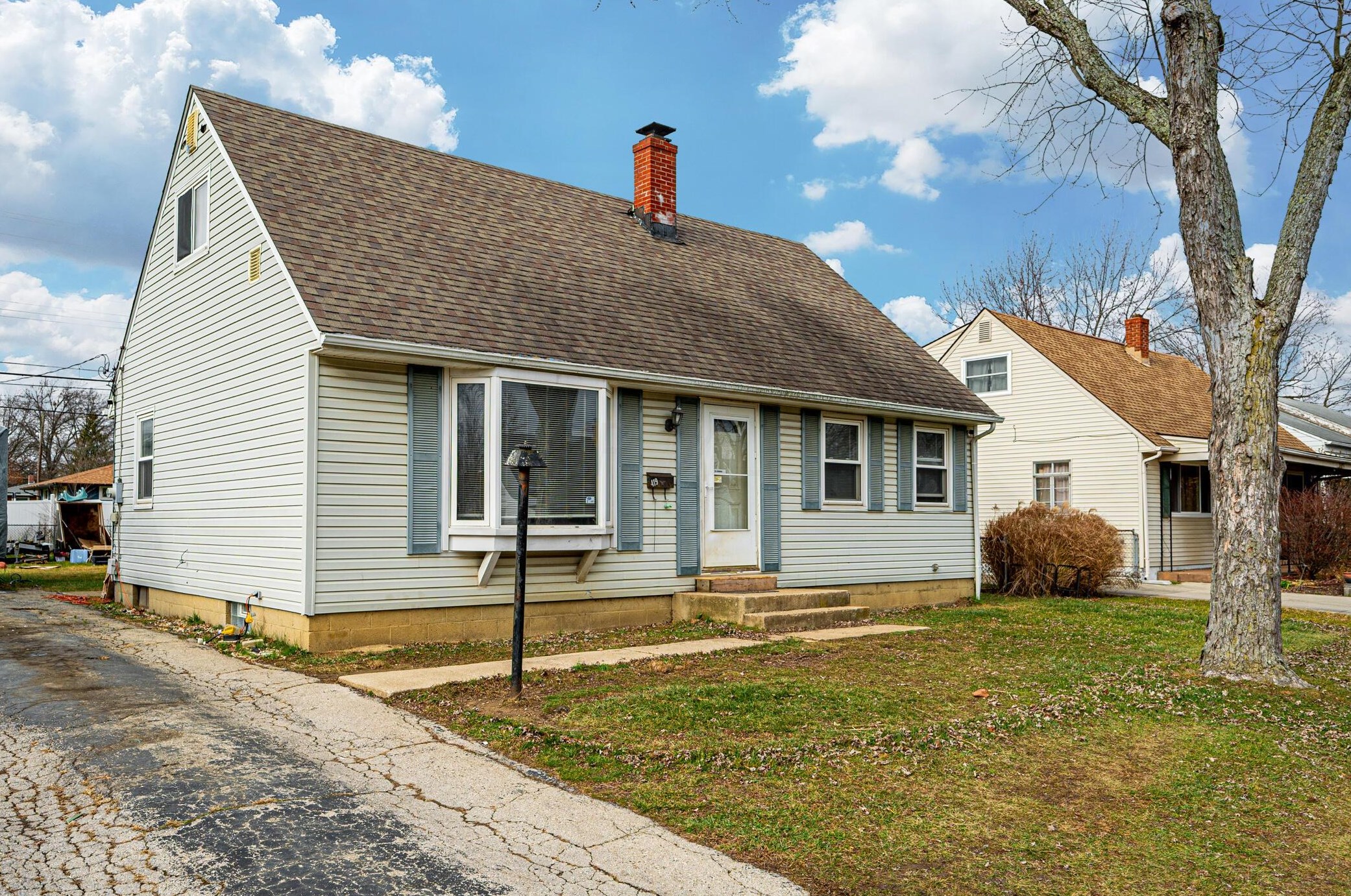 419 Deerfield Rd, Columbus, OH 43228-4432