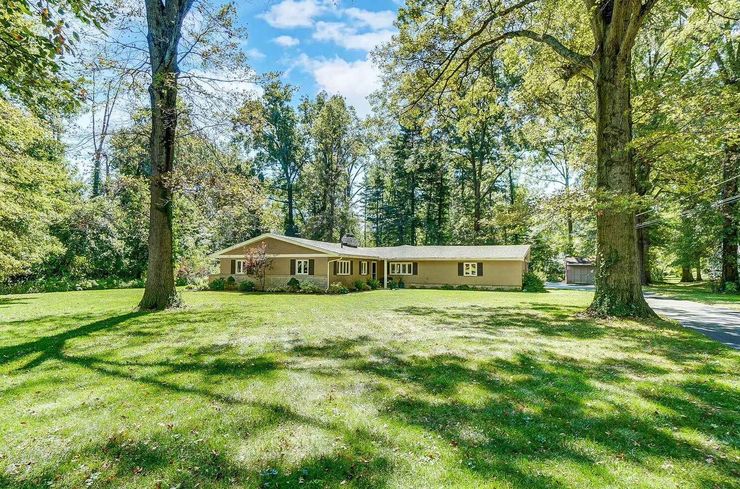 463 Cherry Rd, Columbus, OH 43230-2431
