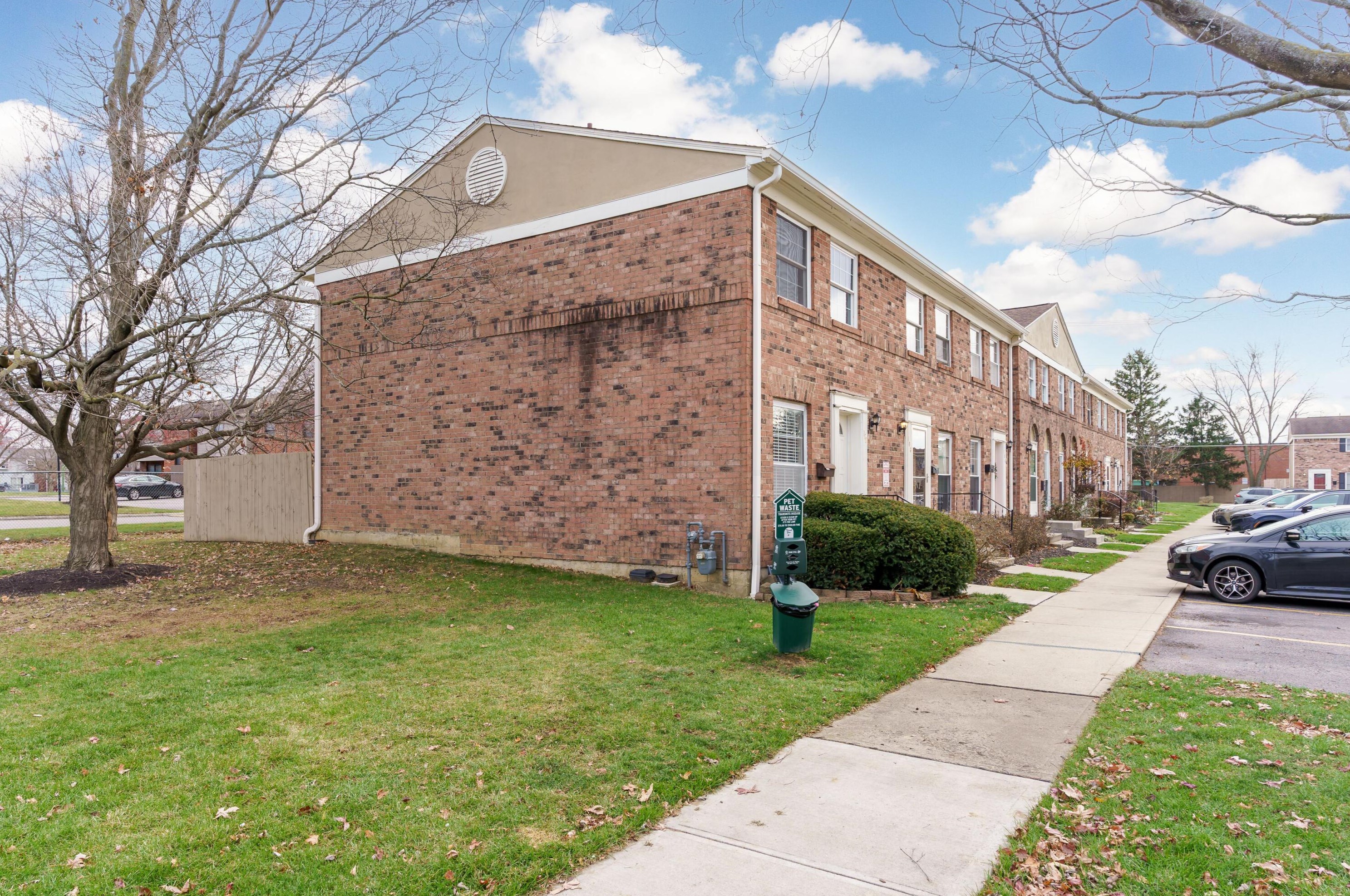 110 Tarryton Ct, Columbus OH 43228-1558 exterior