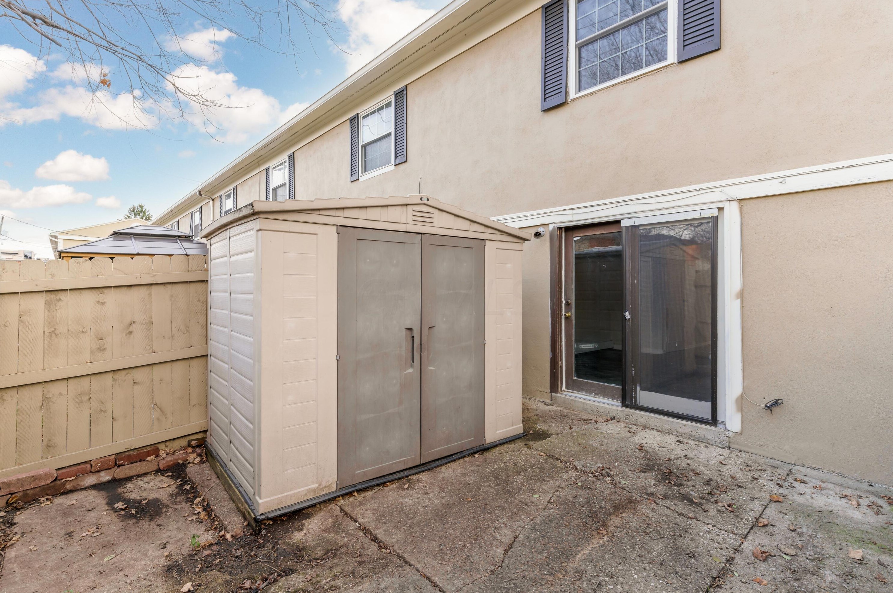 110 Tarryton Ct, Columbus OH 43228-1558 exterior