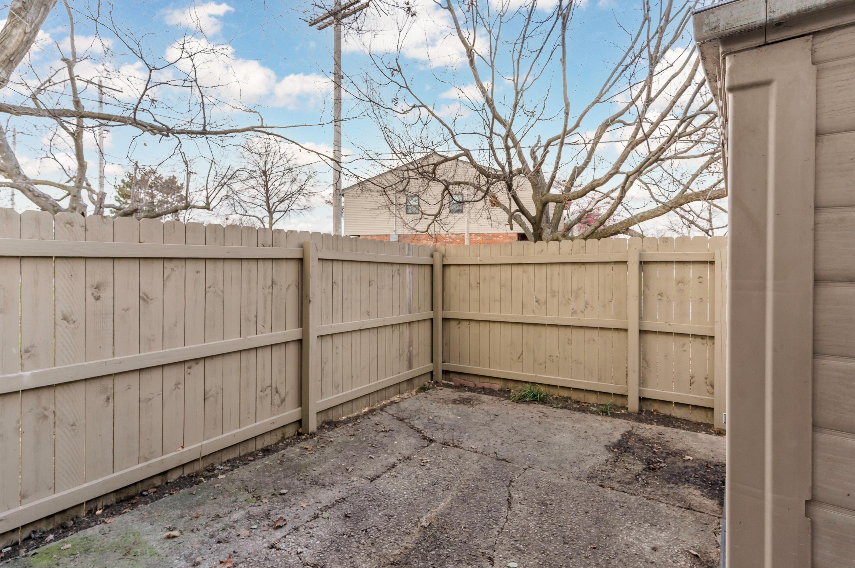 110 Tarryton Ct, Columbus OH 43228-1558 exterior