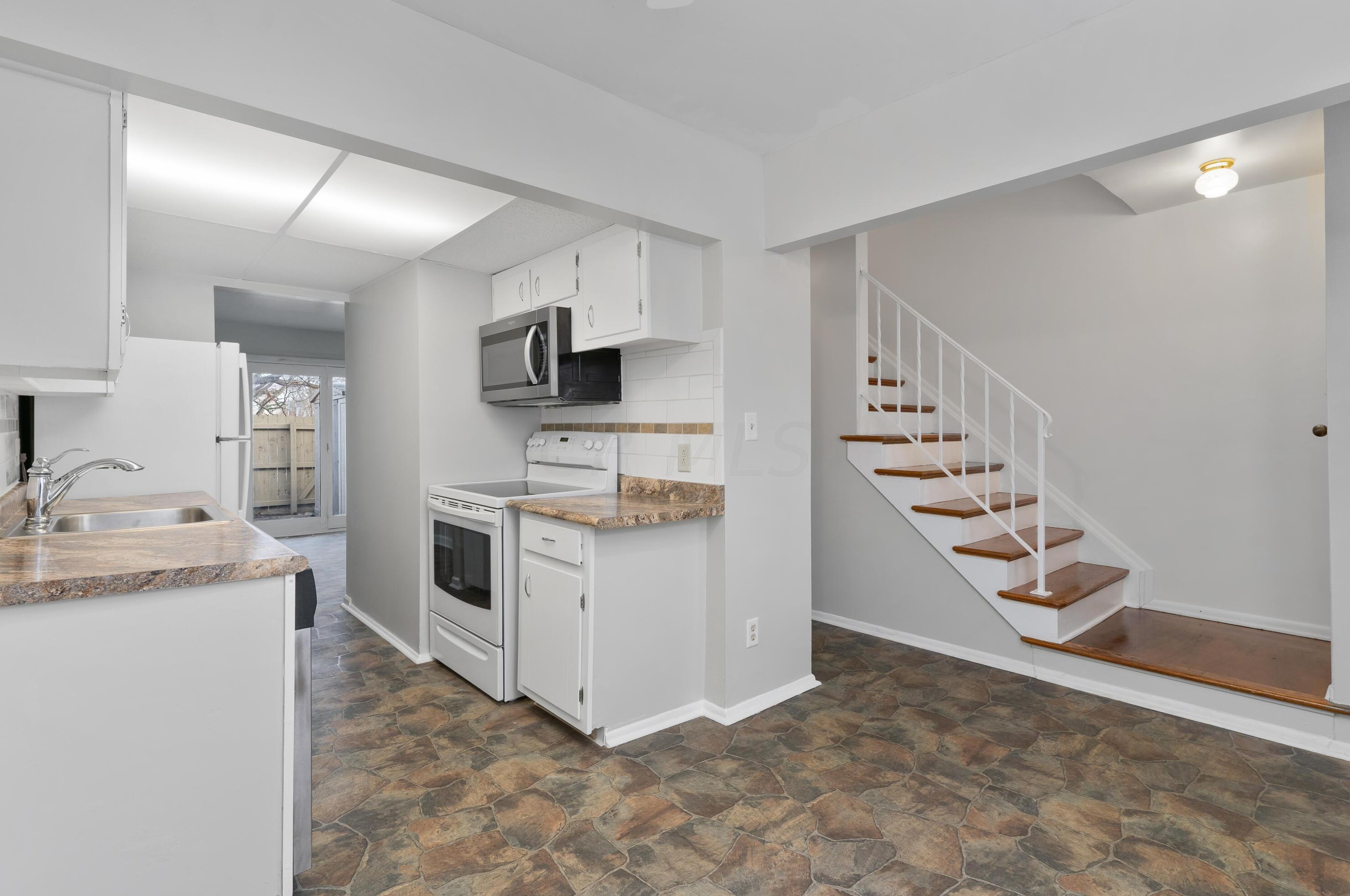 110 Tarryton Ct, Columbus OH 43228-1558 exterior