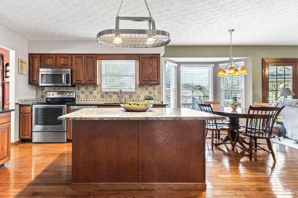 1036 Hurley Ct, Columbus, OH 43230-3647