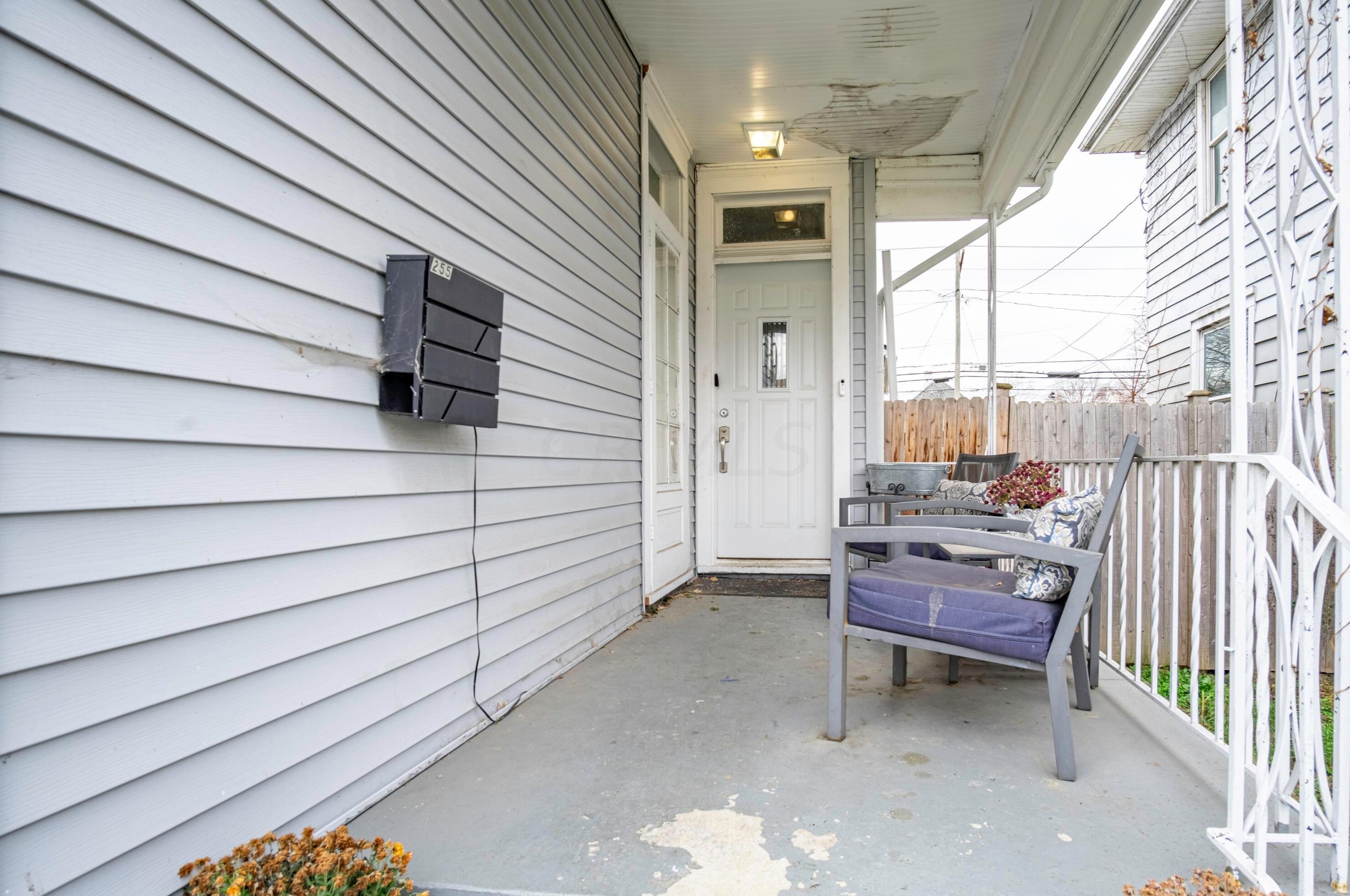 255 Warren Ave, Columbus OH  43204-3056 exterior