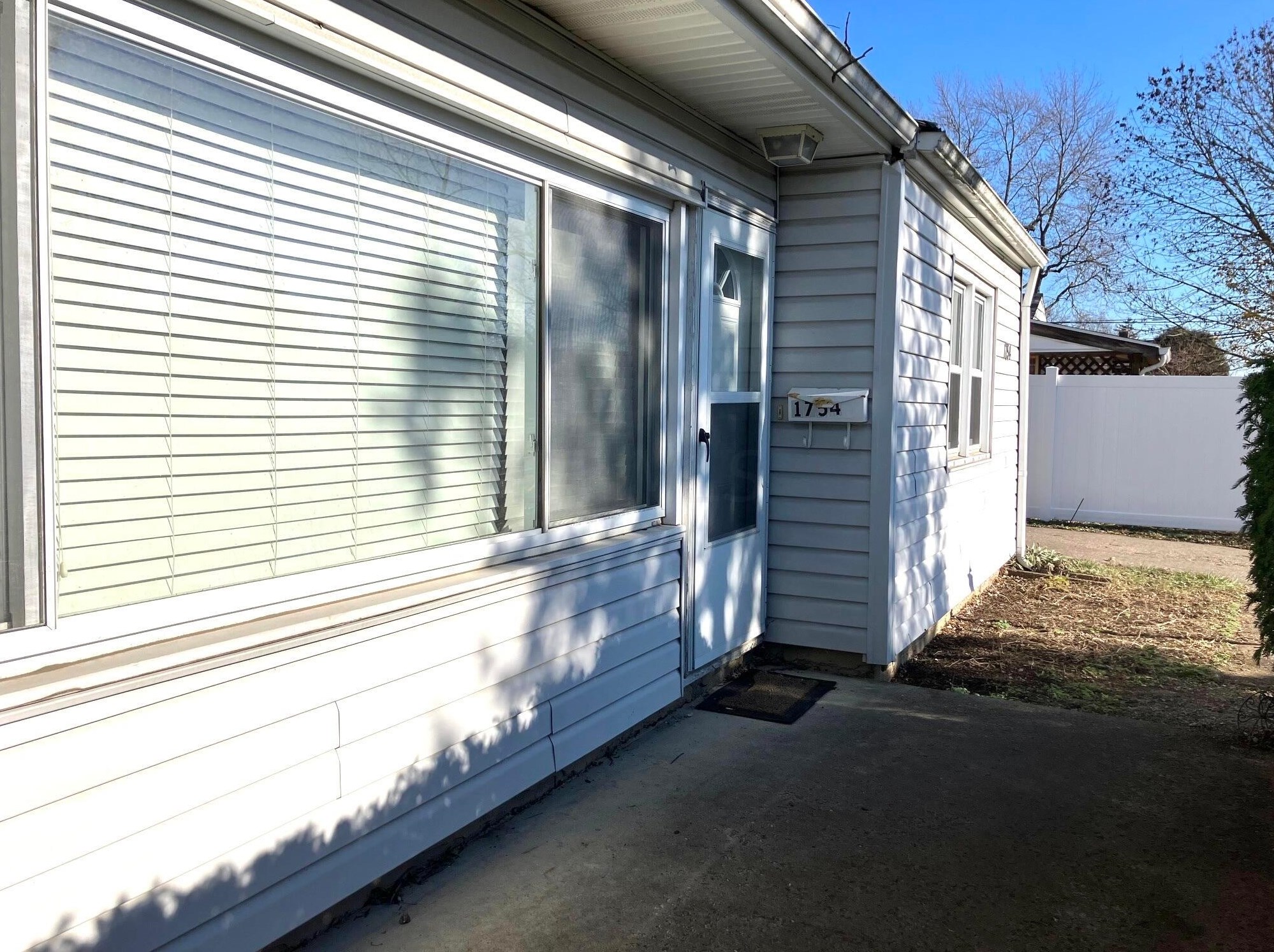 1754 Ferris Rd, Columbus, OH 43224-2151