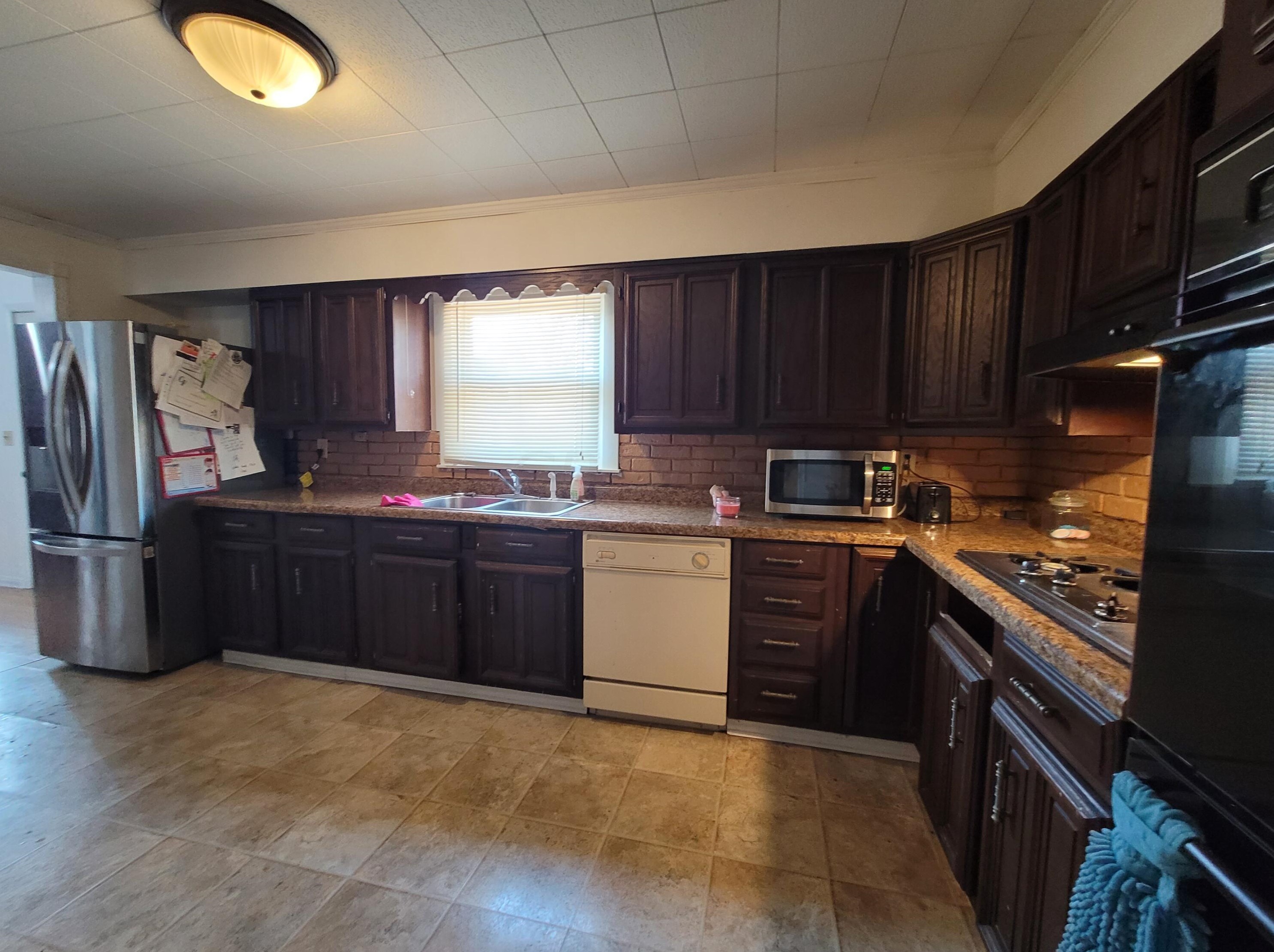 556 Townview Cir, Mansfield OH  44907-1136 exterior