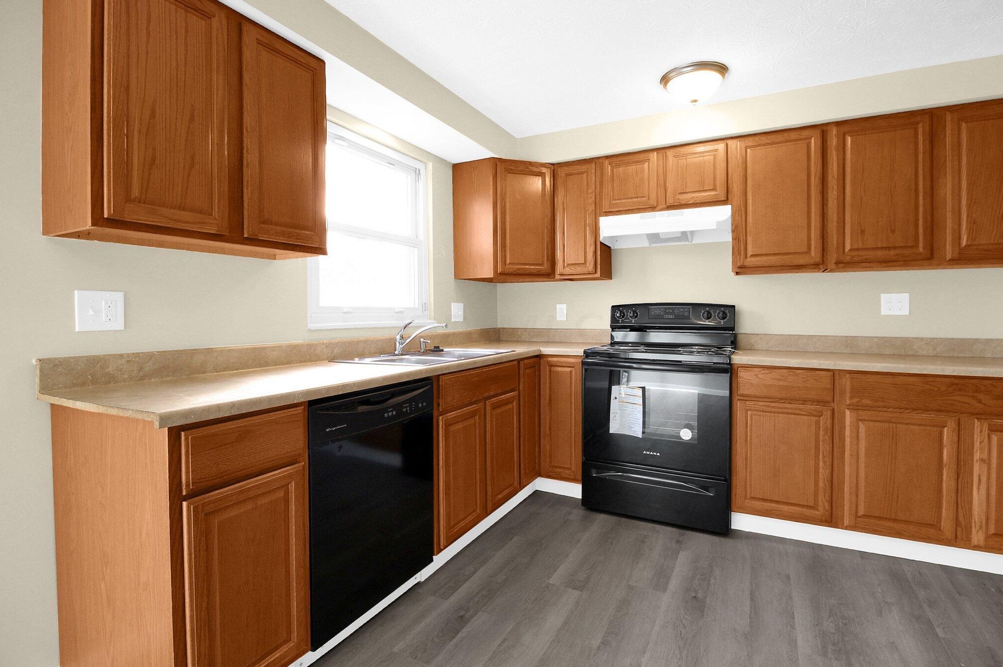 2986 Fleet Rd, Columbus OH 43232-5202 exterior