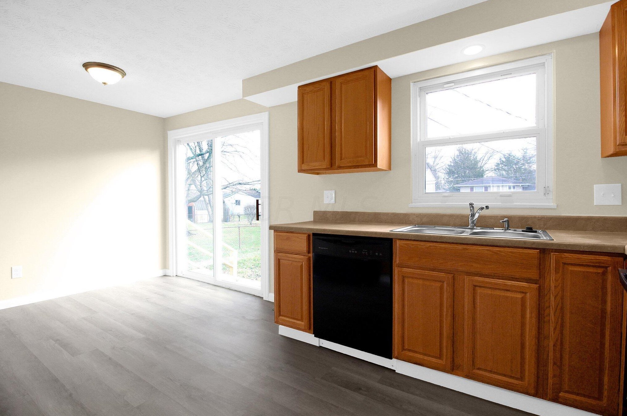 2986 Fleet Rd, Columbus OH 43232-5202 exterior