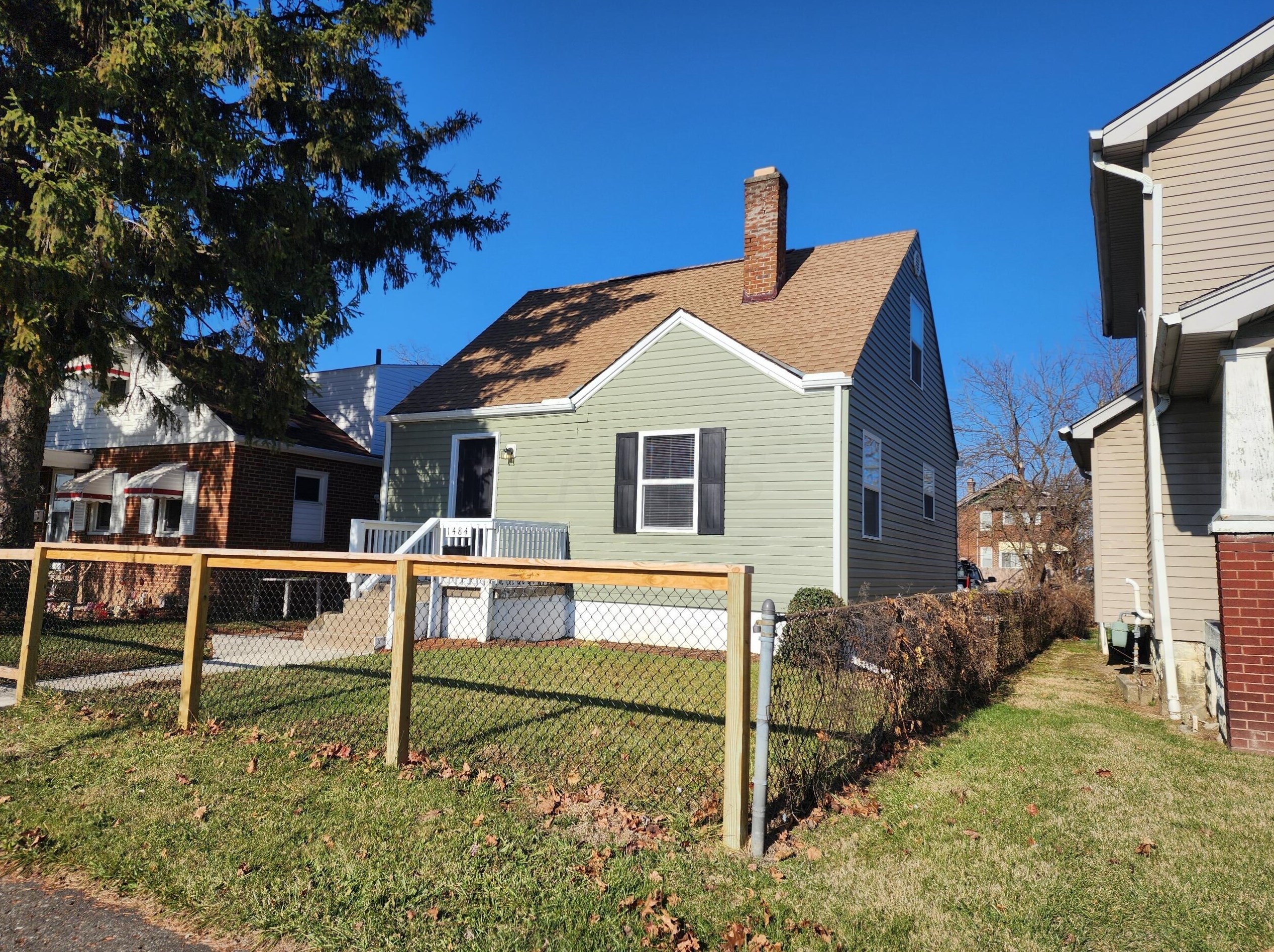 1484 Duxberry Ave, Columbus, OH 43211-1620