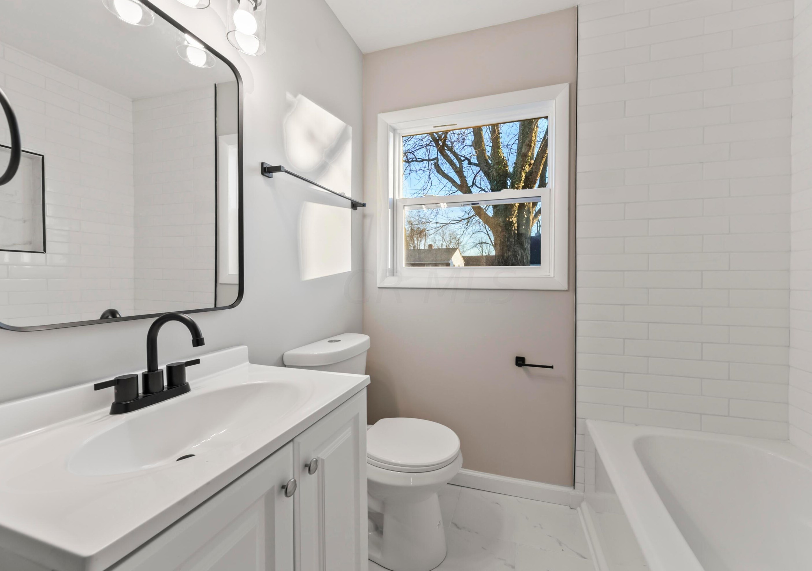 2984 Hampshire Rd, Columbus OH 43209-2654 exterior