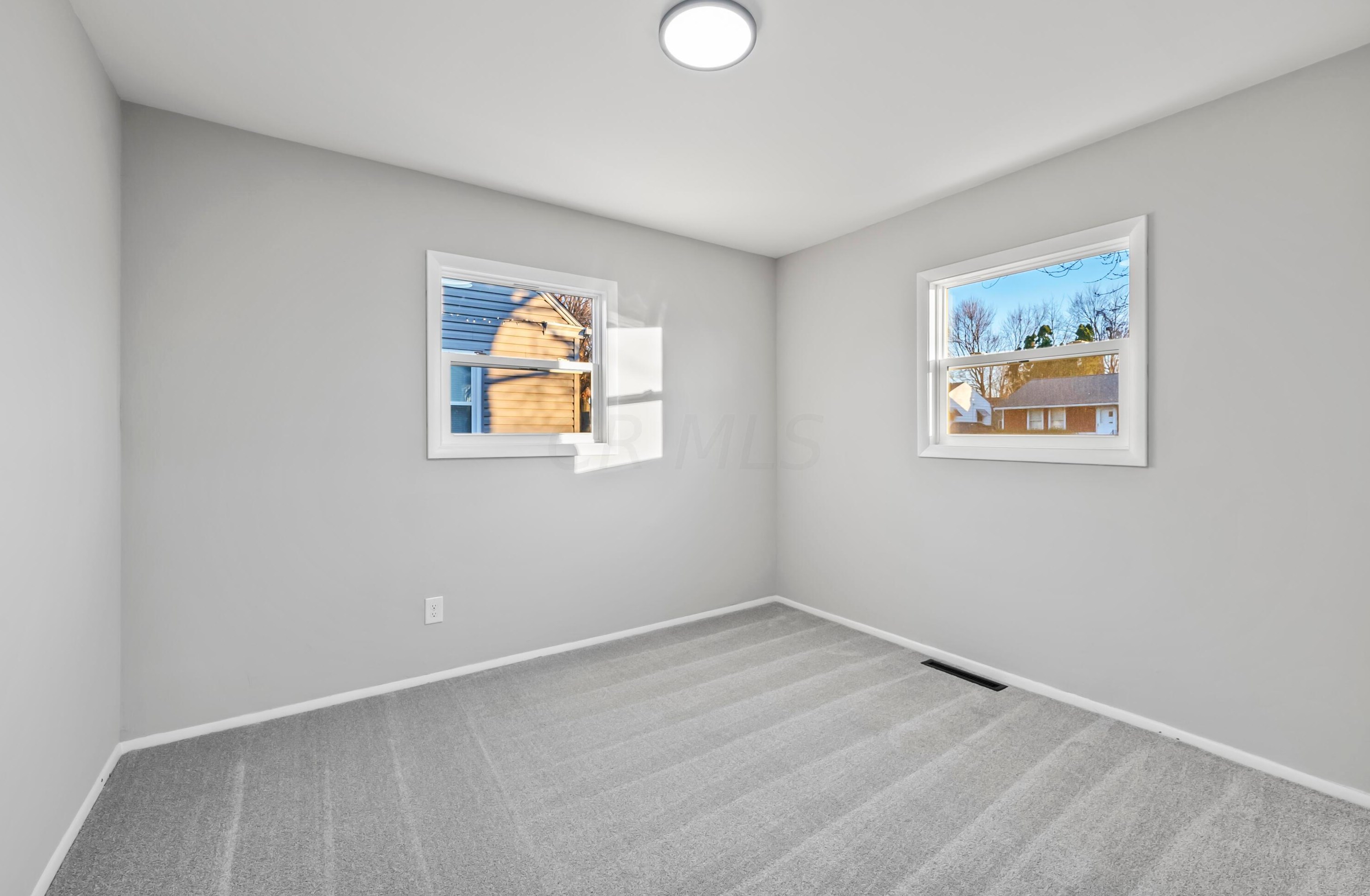 2984 Hampshire Rd, Columbus OH 43209-2654 exterior