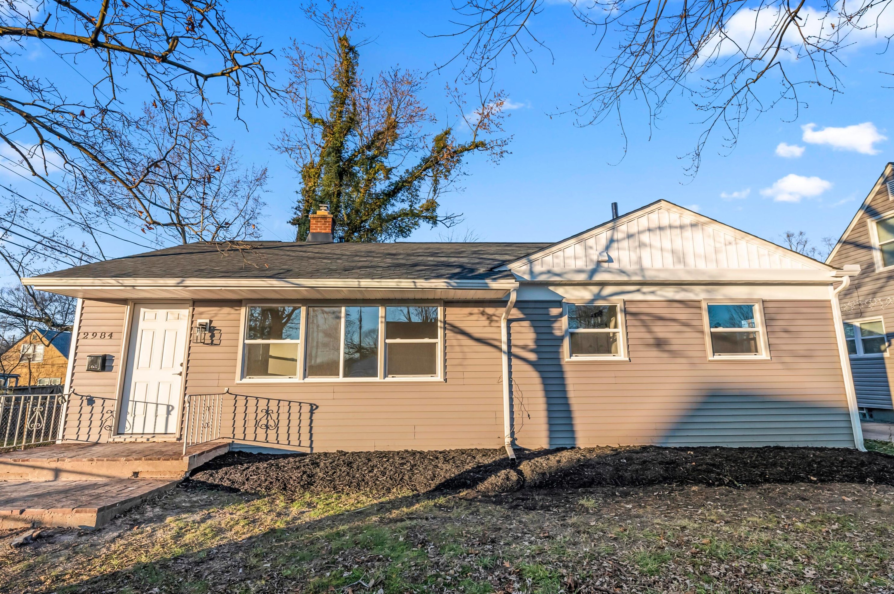 2984 Hampshire Rd, Columbus, OH 43209-2654