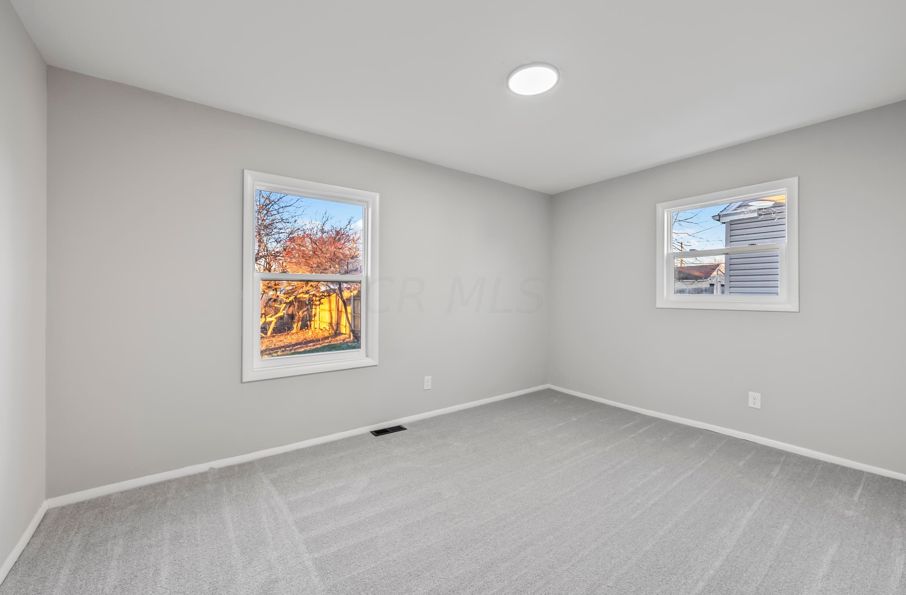 2984 Hampshire Rd, Columbus OH 43209-2654 exterior