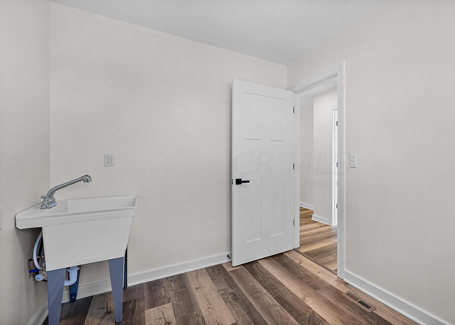 84 Inah Ave, Columbus OH 43228-2679 exterior