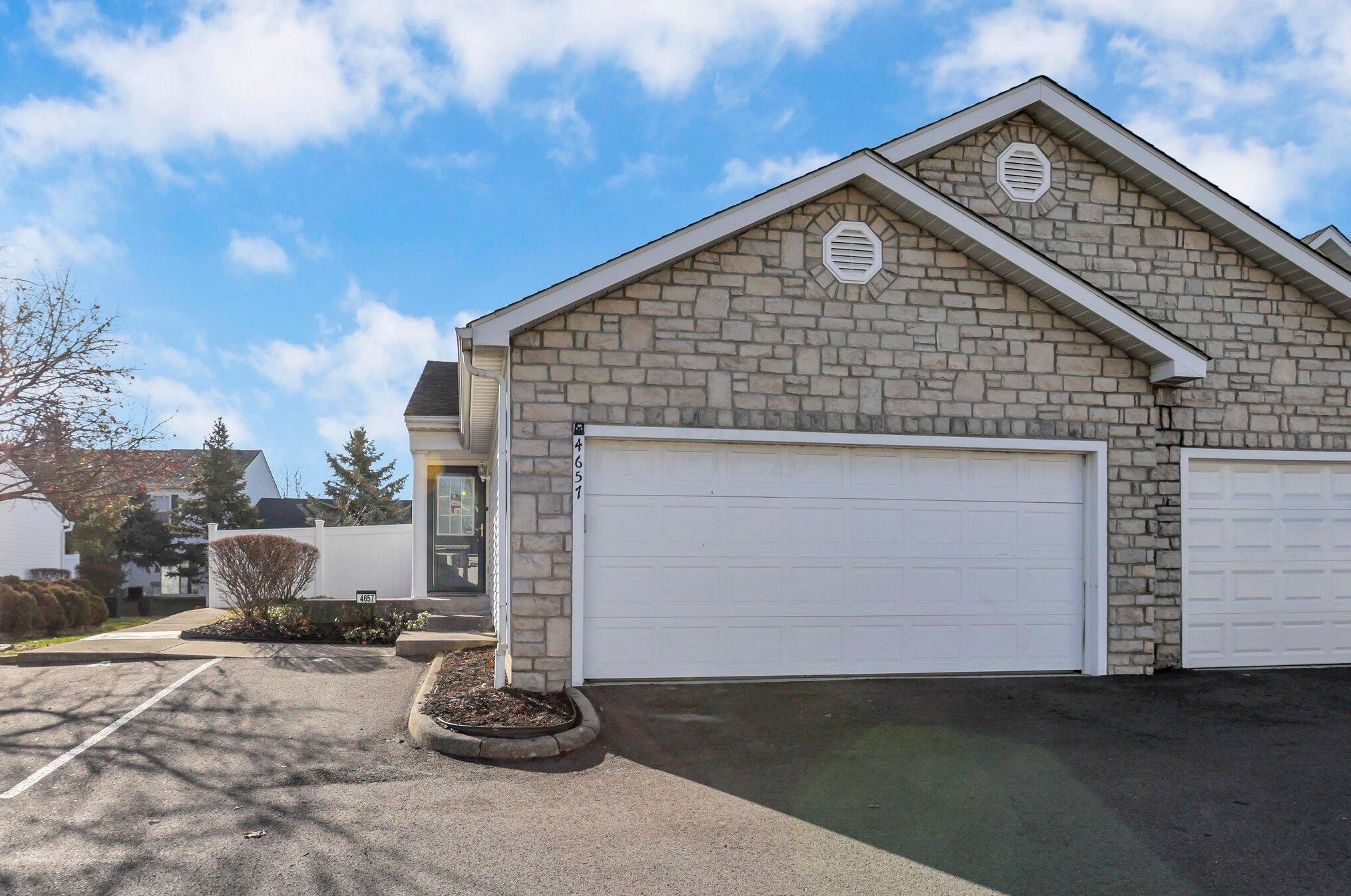 4657 Shalers Dr, Columbus OH  43228-6524 exterior