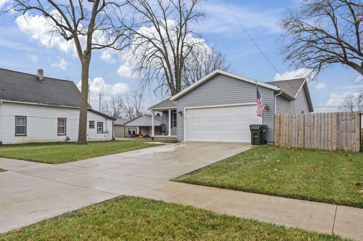 63 State St, Milford Center, OH 43045-9613