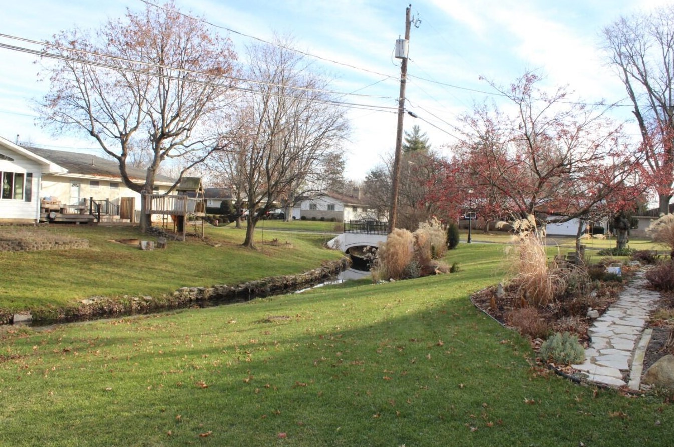 1000 Poling Dr, Columbus OH 43224-1956 exterior