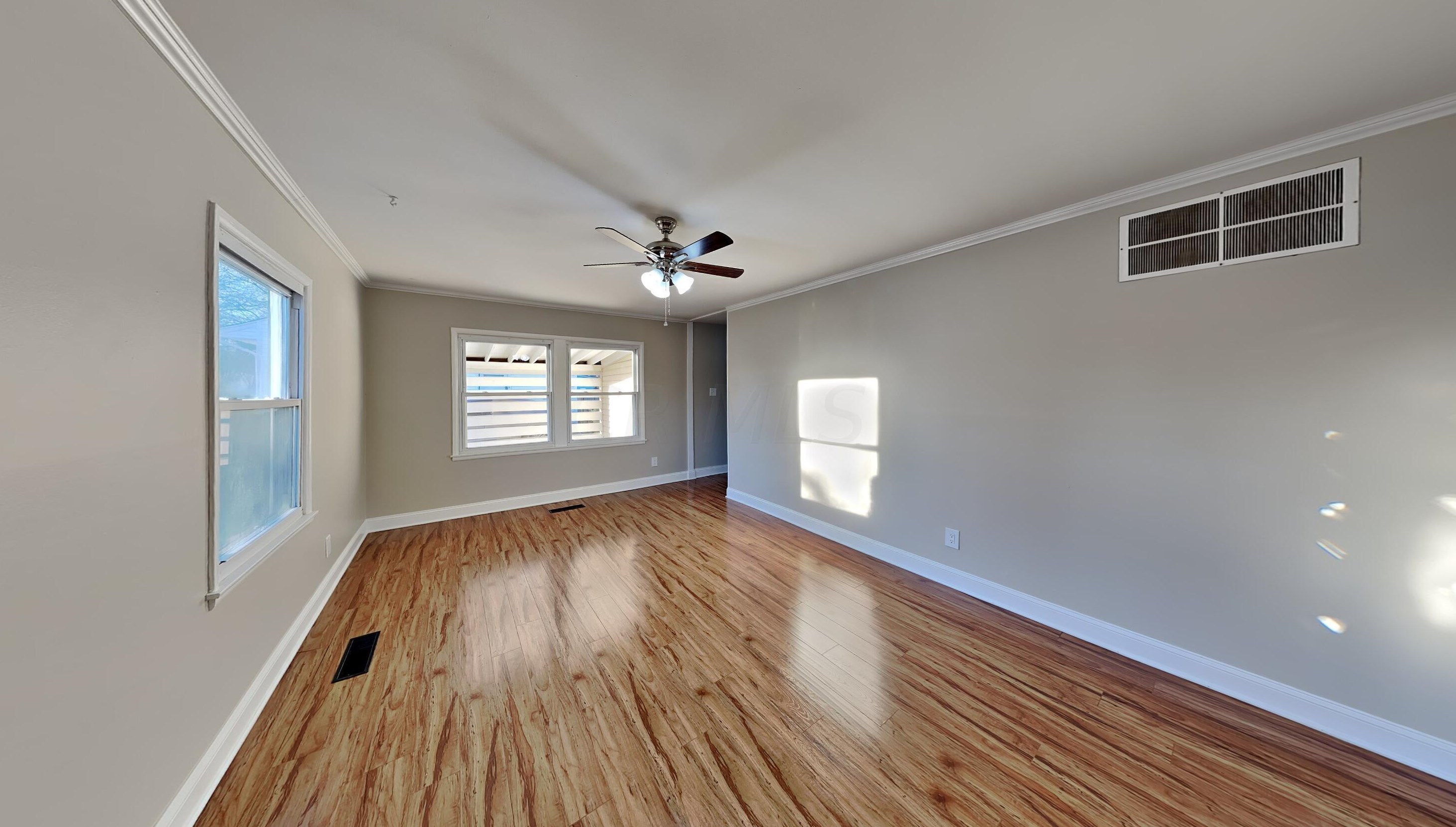 242 Danhurst Rd, Columbus, OH 43228-1343