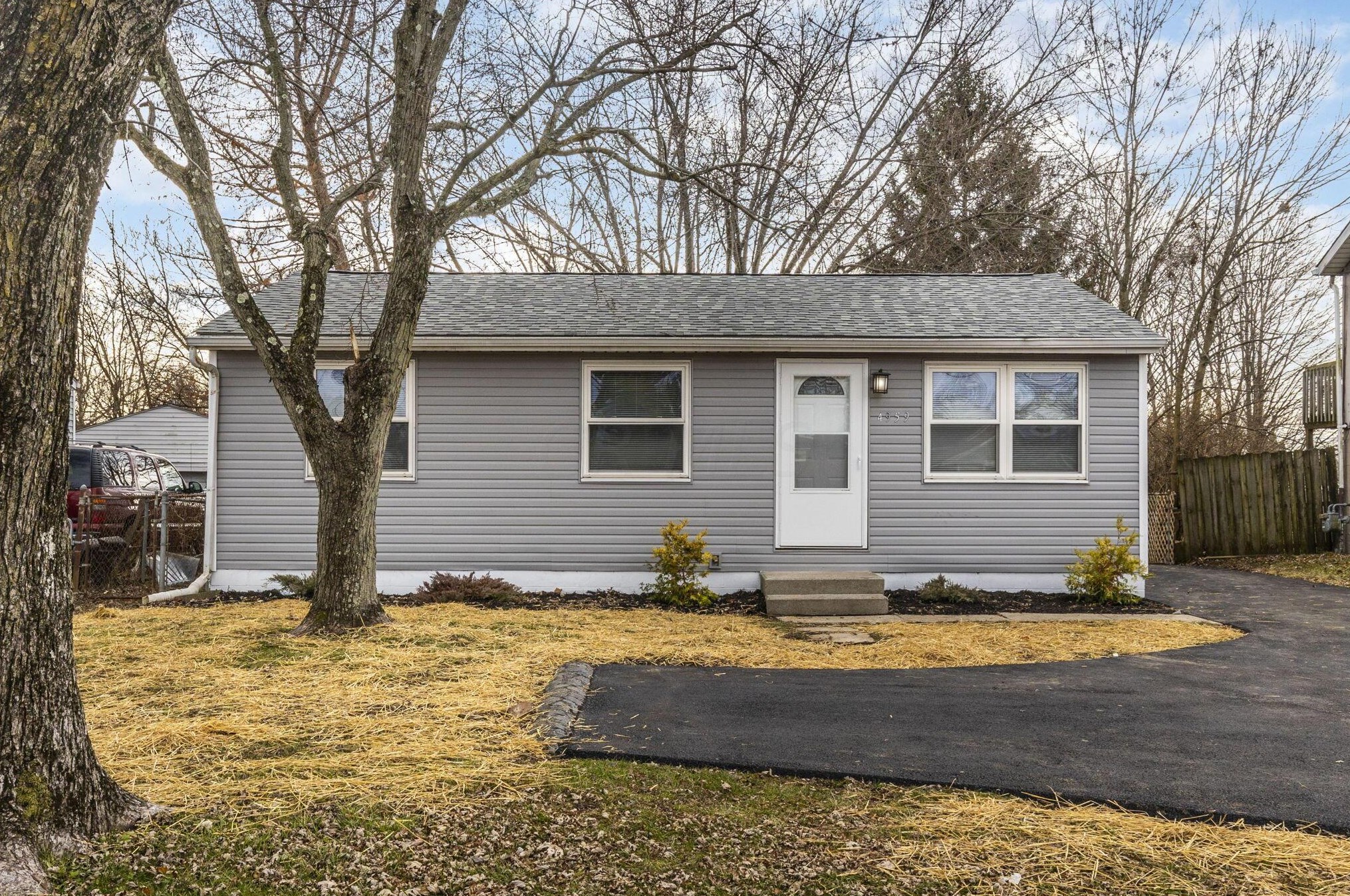 4959 Sullivant Ave, Columbus, OH 43228-2222