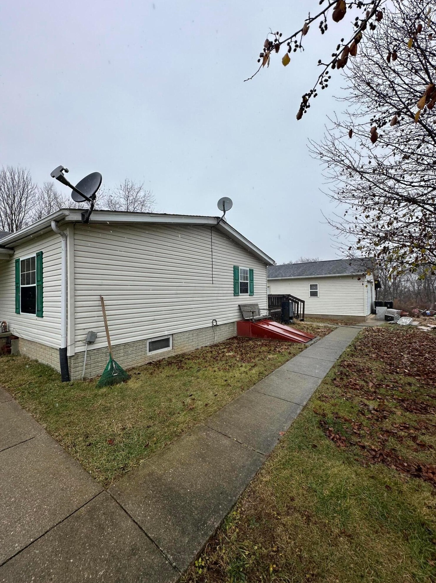 834 Thomas Rd, Hide Away Hills OH  43107-9766 exterior