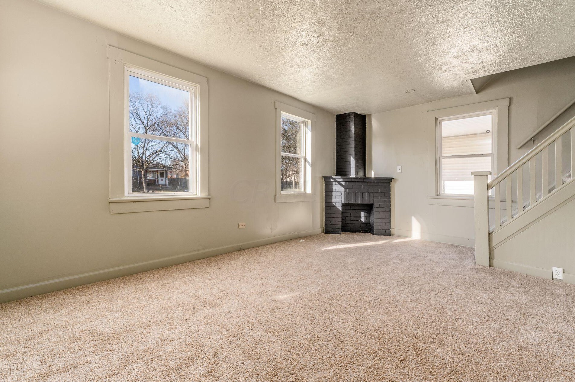 574 Hampton Rd, Columbus OH 43213-2727 exterior