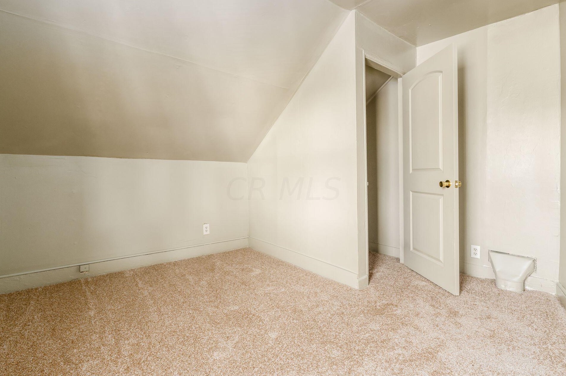 574 Hampton Rd, Columbus OH 43213-2727 exterior