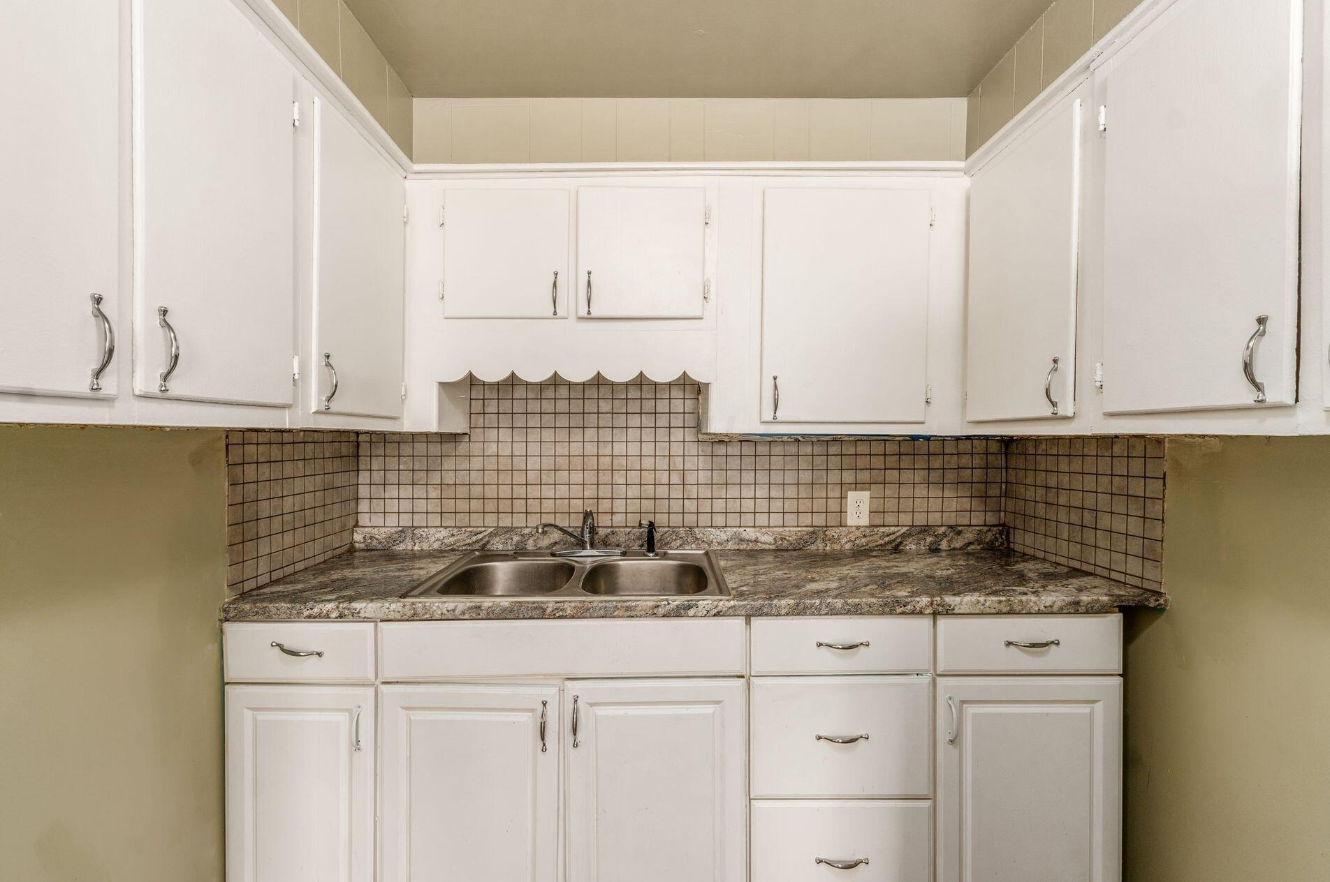 574 Hampton Rd, Columbus OH 43213-2727 exterior