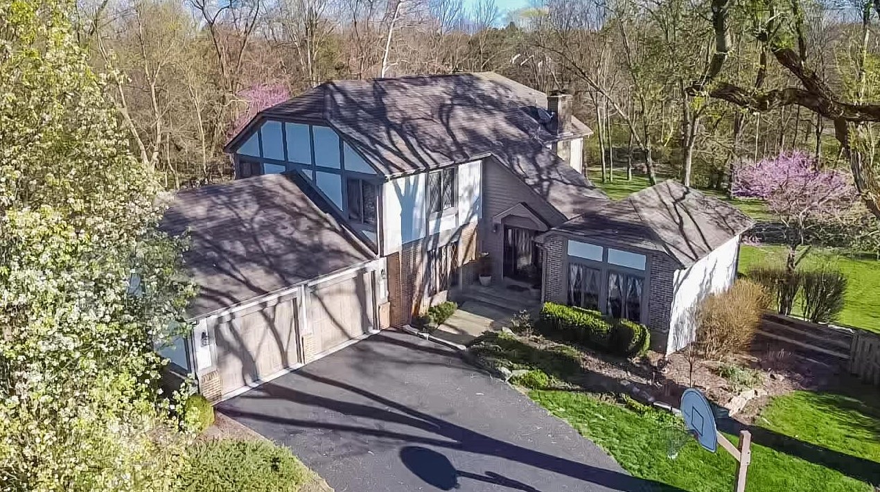 7564 Heatherwood Dr, Cnl Wnchstr OH  43110-8916 exterior