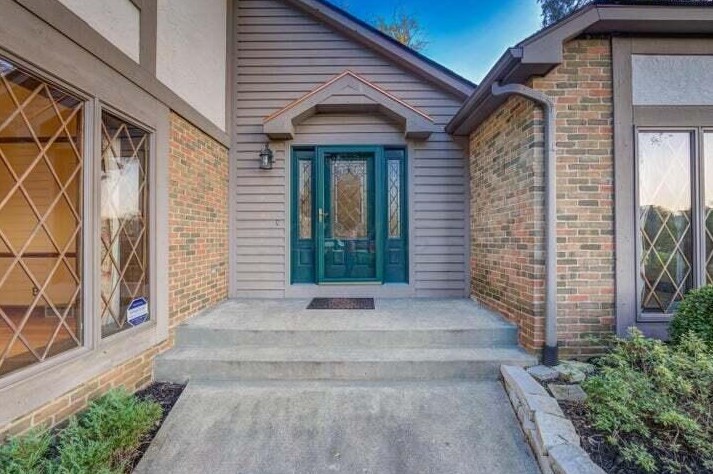 7564 Heatherwood Dr, Cnl Wnchstr OH  43110-8916 exterior