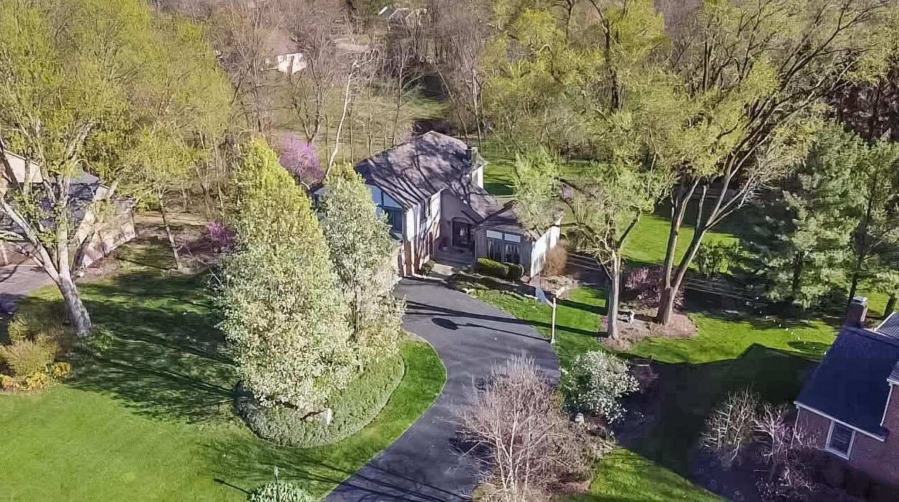 7564 Heatherwood Dr, Cnl Wnchstr OH  43110-8916 exterior