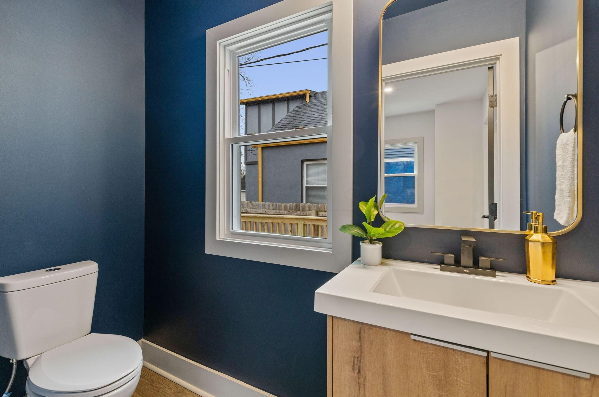 484 Belvidere Ave, Columbus OH  43223-1638 exterior