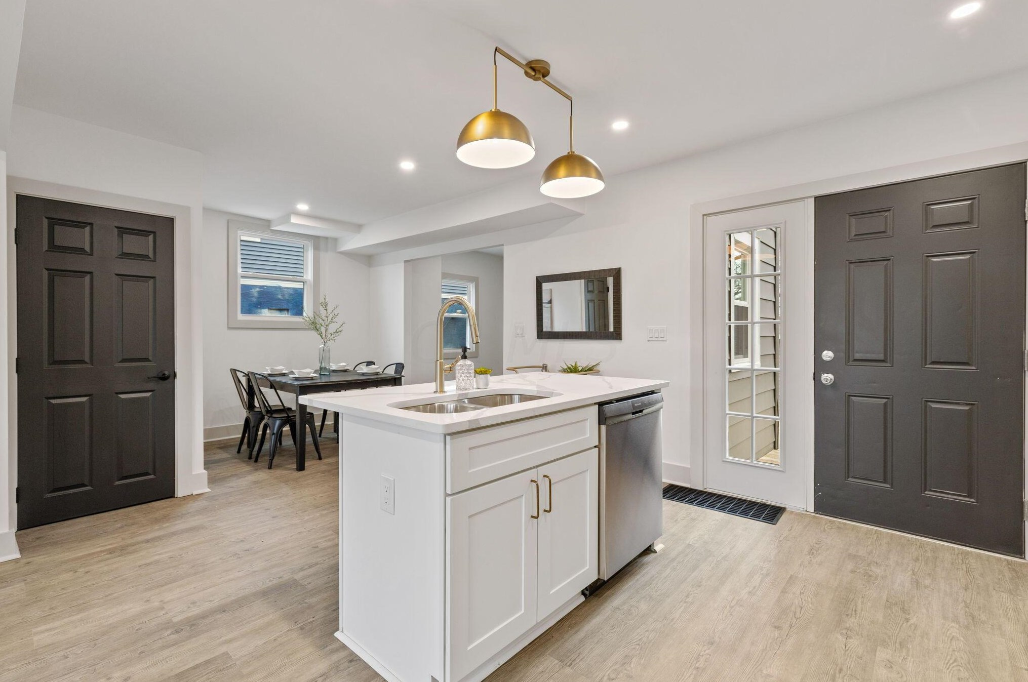 484 Belvidere Ave, Columbus OH  43223-1638 exterior