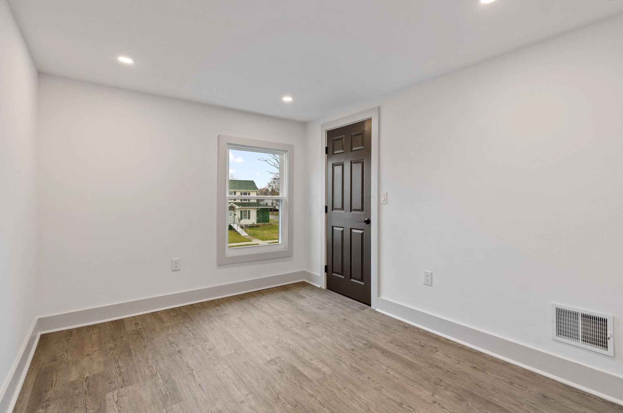 484 Belvidere Ave, Columbus OH  43223-1638 exterior