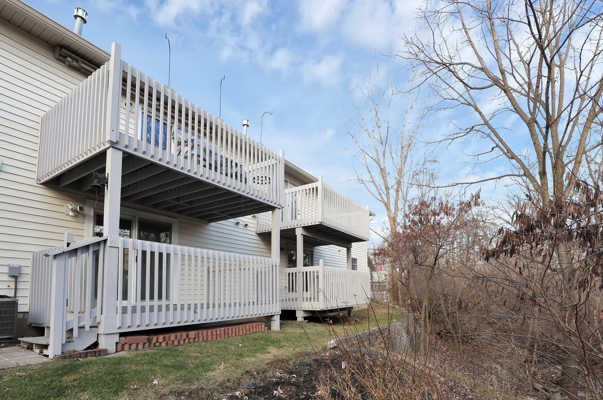 4470 White Leaf Way, Columbus OH  43228-6447 exterior