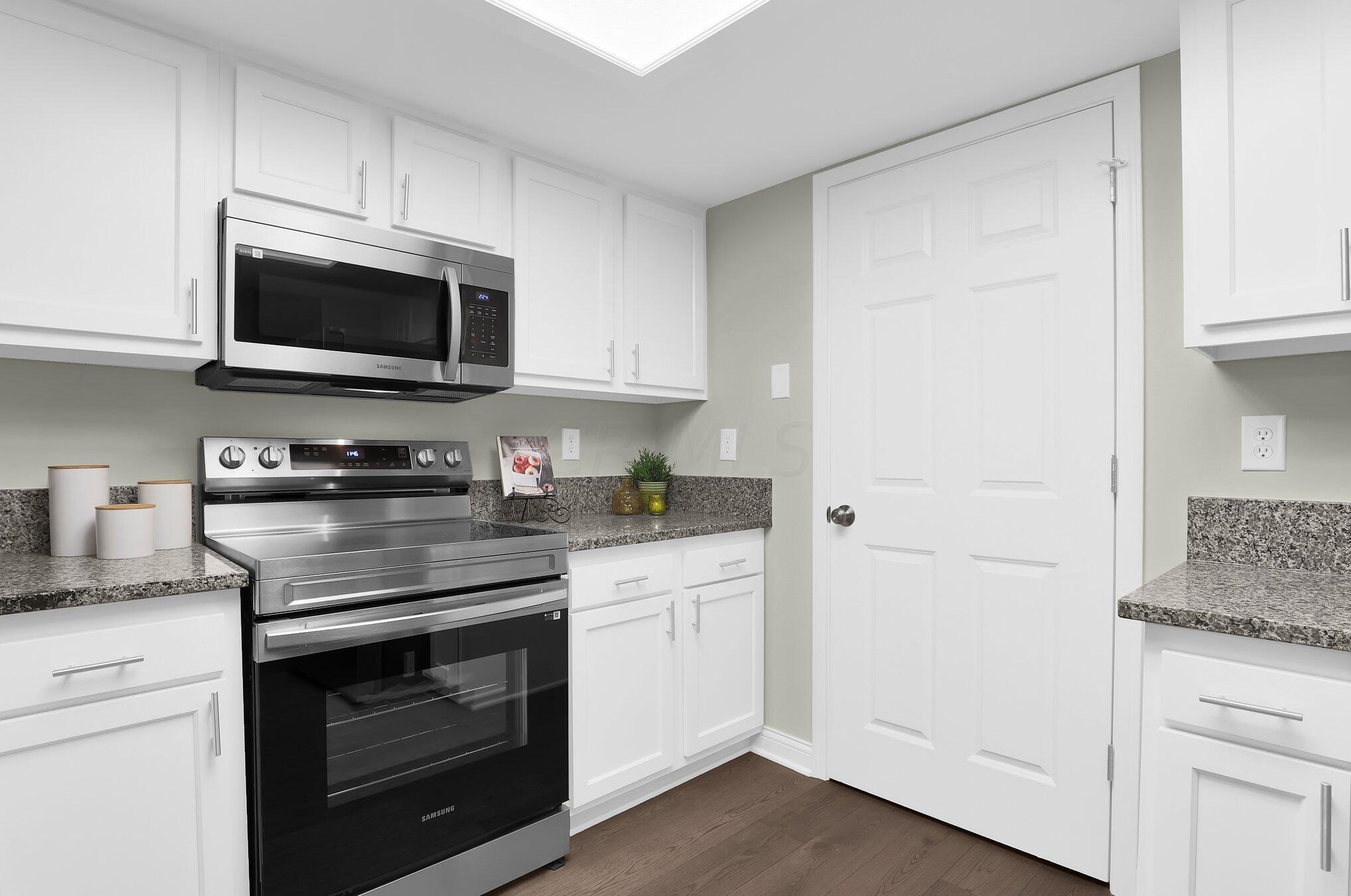 4470 White Leaf Way, Columbus OH  43228-6447 exterior