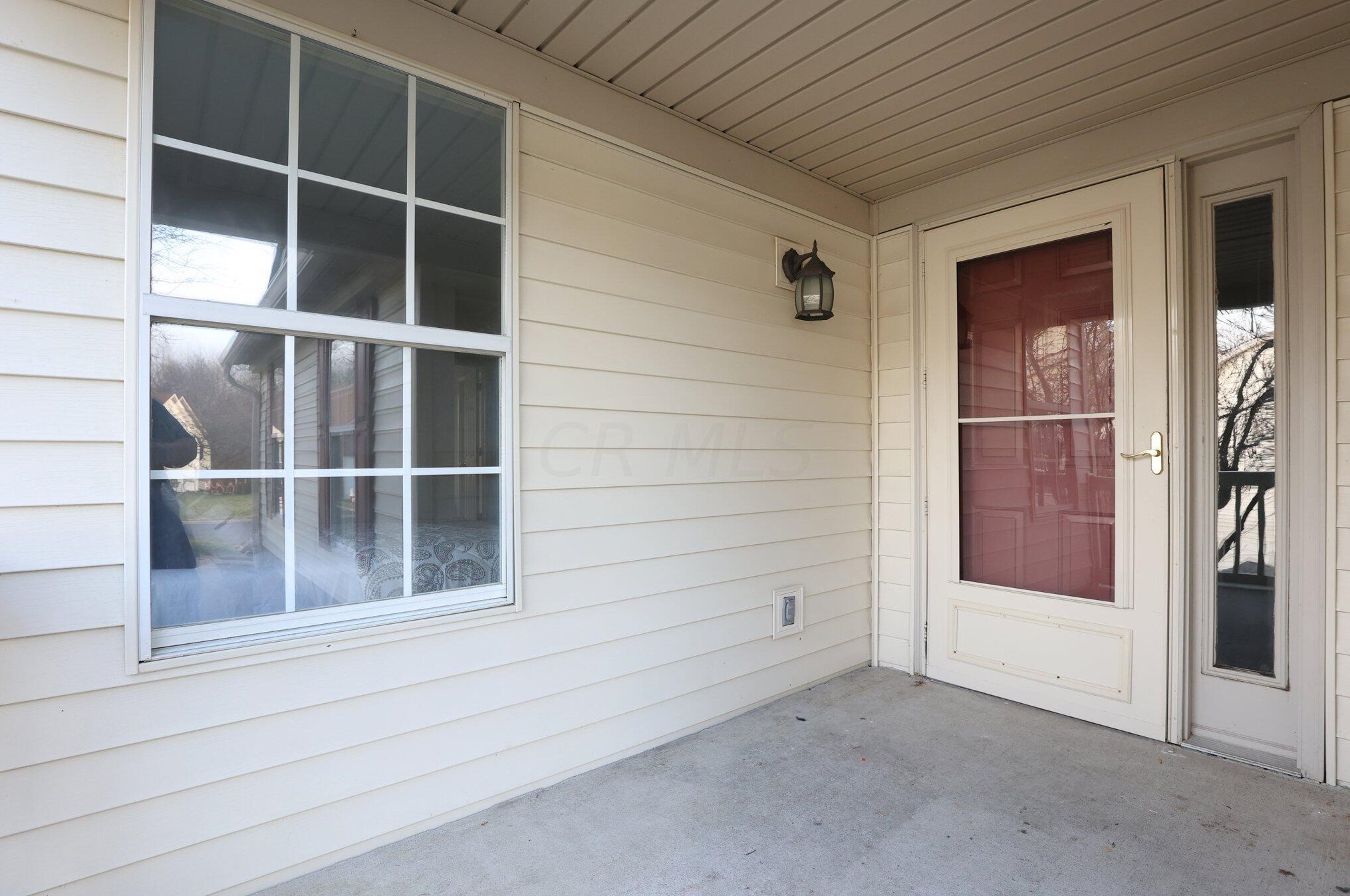 4470 White Leaf Way, Columbus OH  43228-6447 exterior