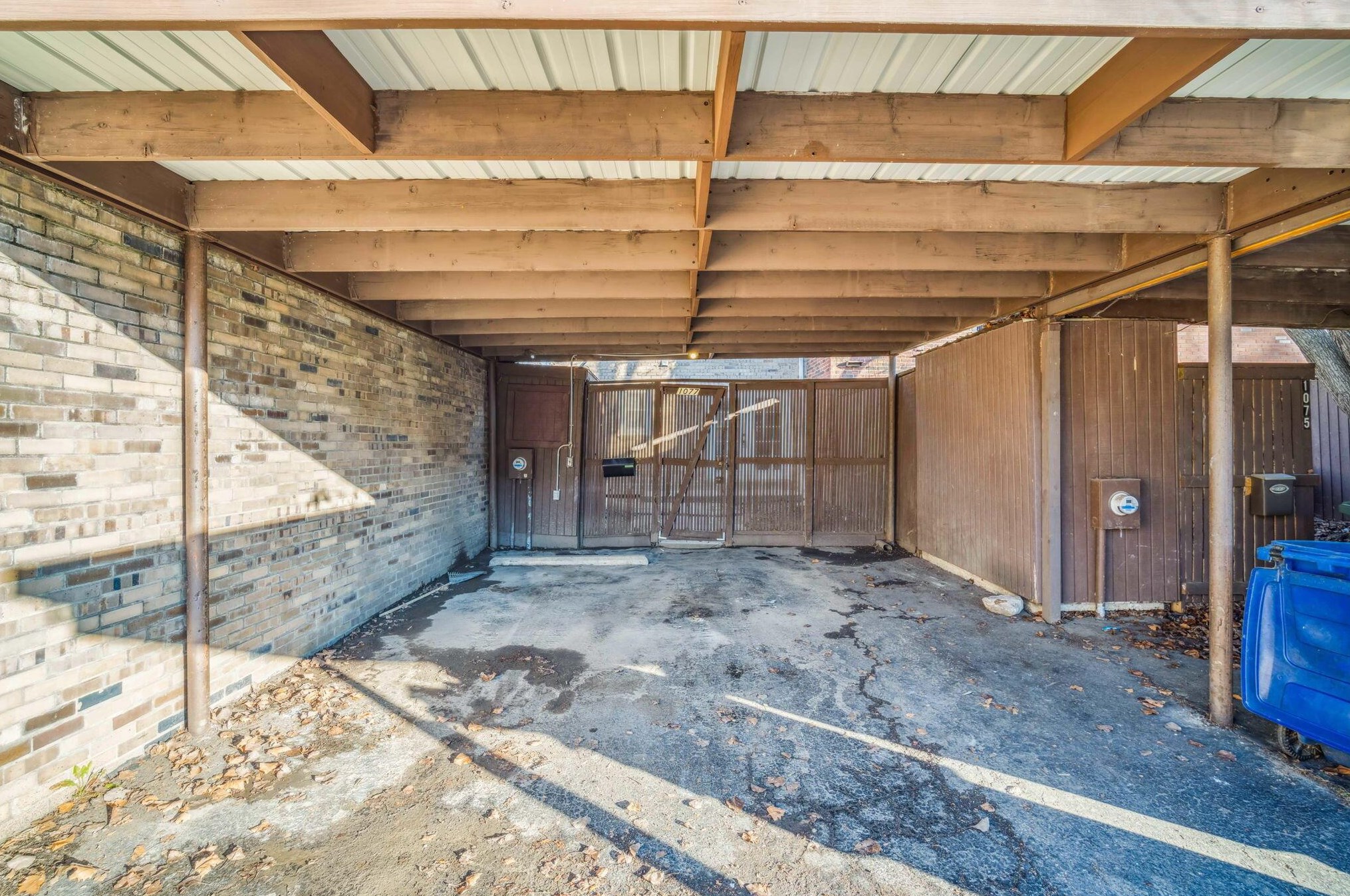 1077 Hardesty Pl, Columbus OH  43204-2849 exterior