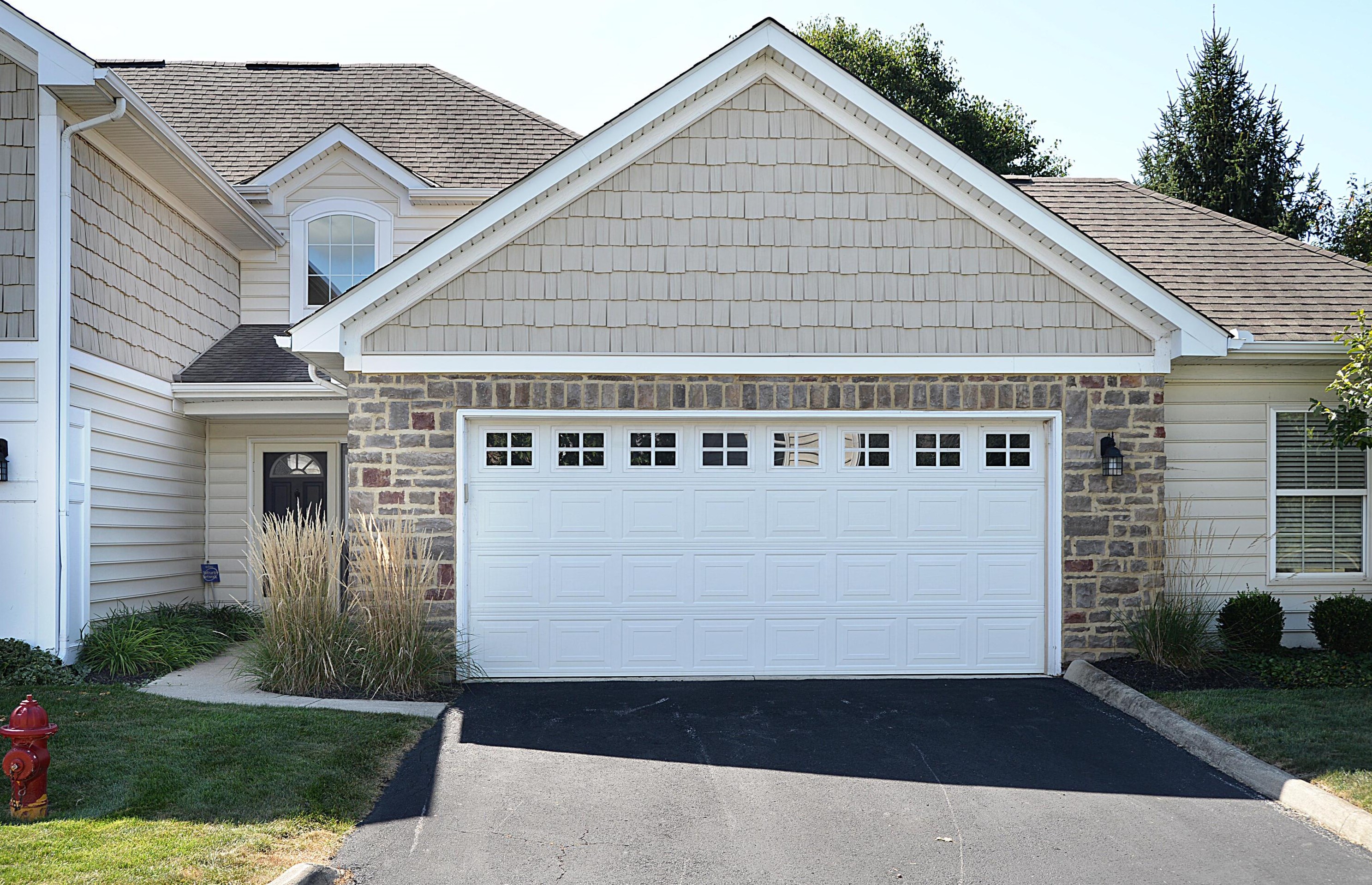 5089 Calais Dr, Columbus, OH 43221-5686