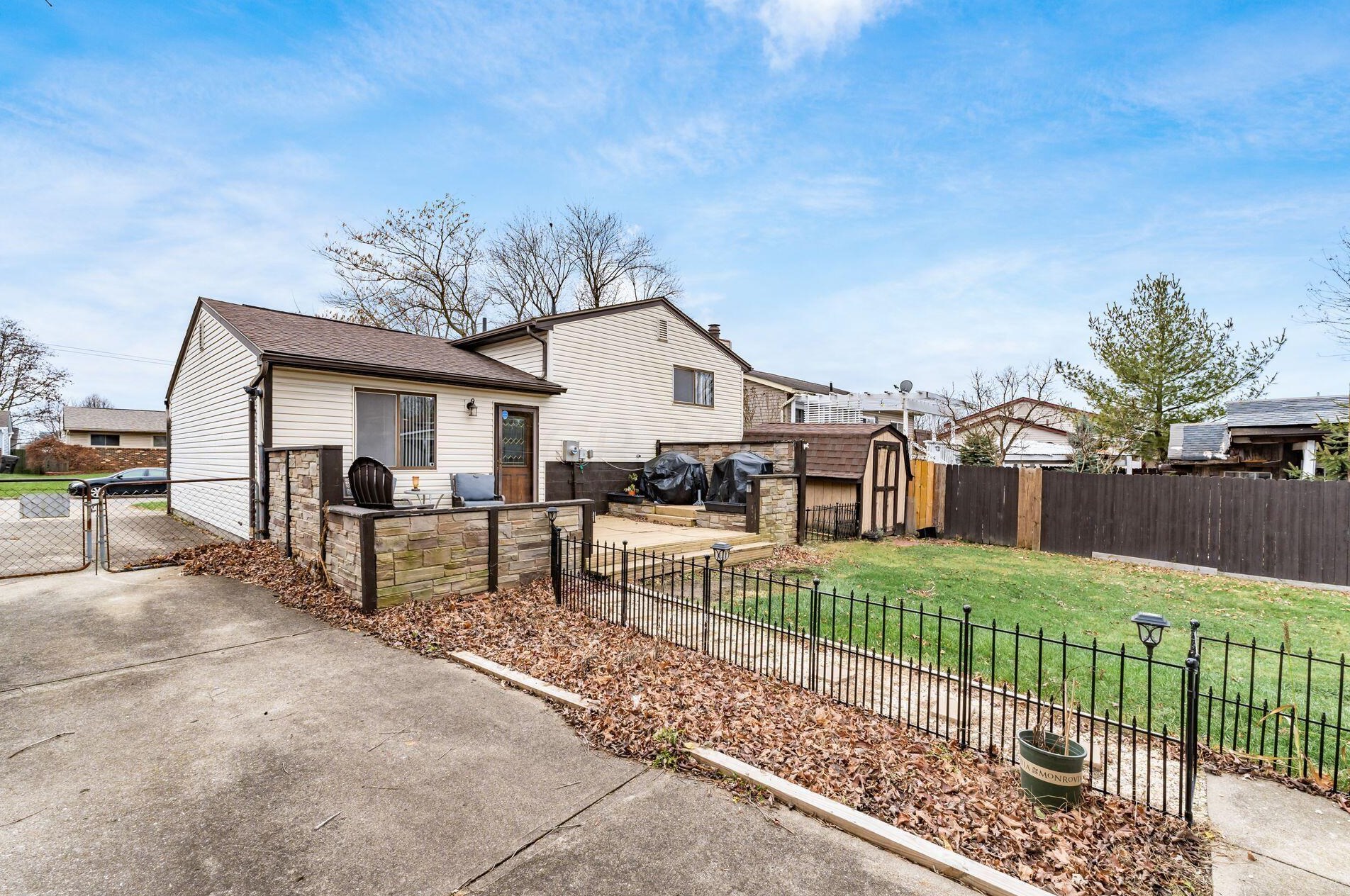 2818 Palisades Ave, Columbus OH  43207-3547 exterior