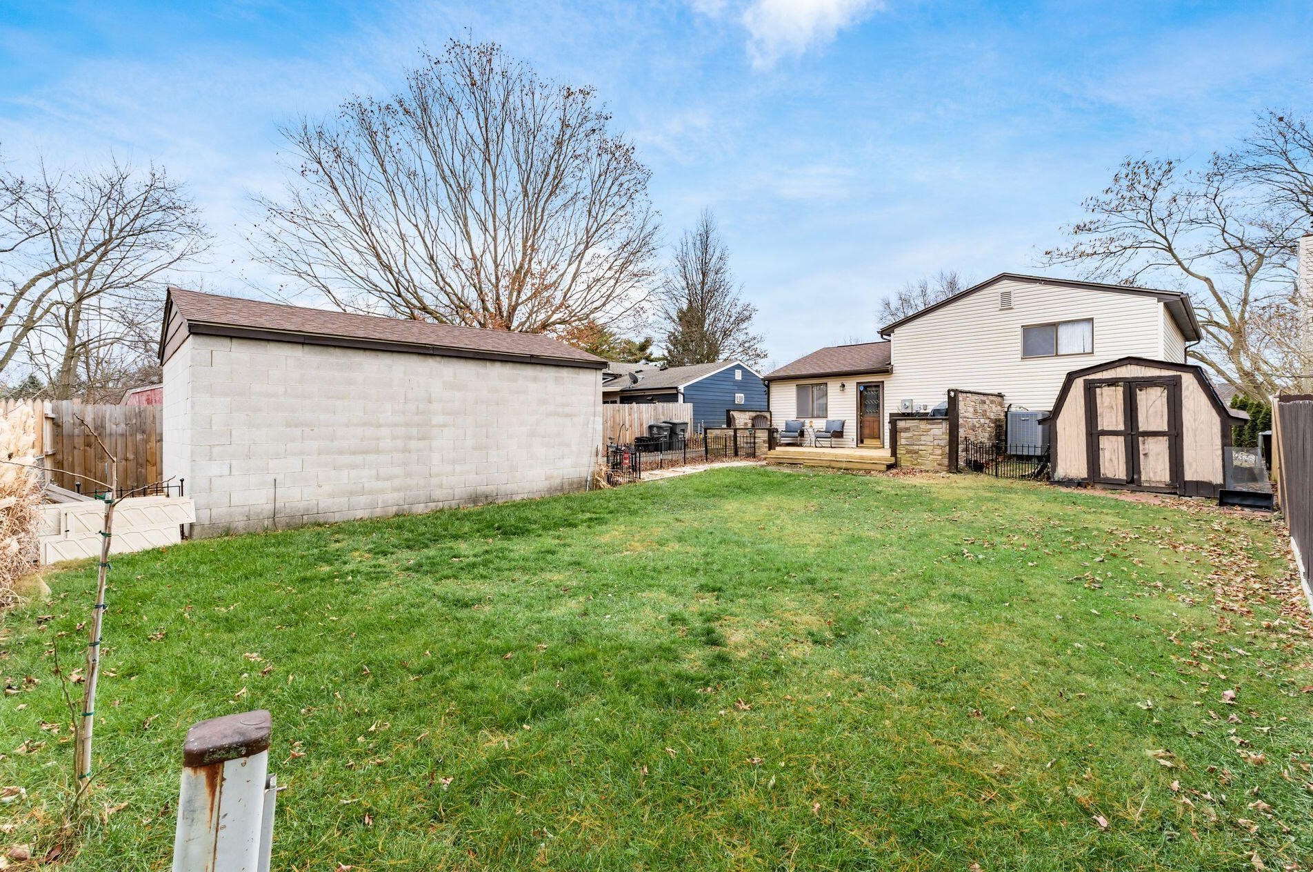 2818 Palisades Ave, Columbus OH  43207-3547 exterior