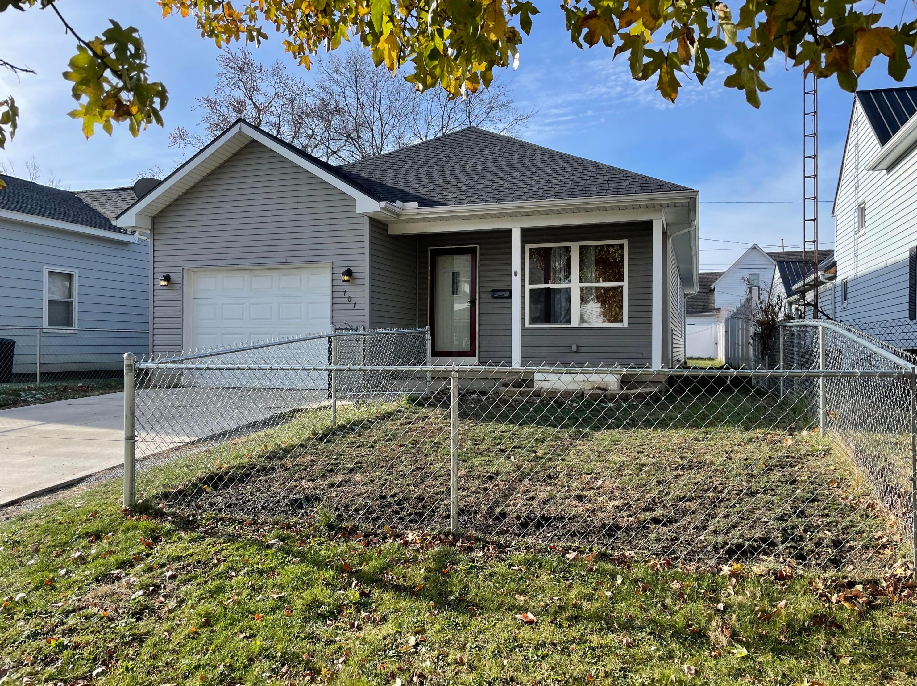707 S Main St, Washington CH, OH 43160