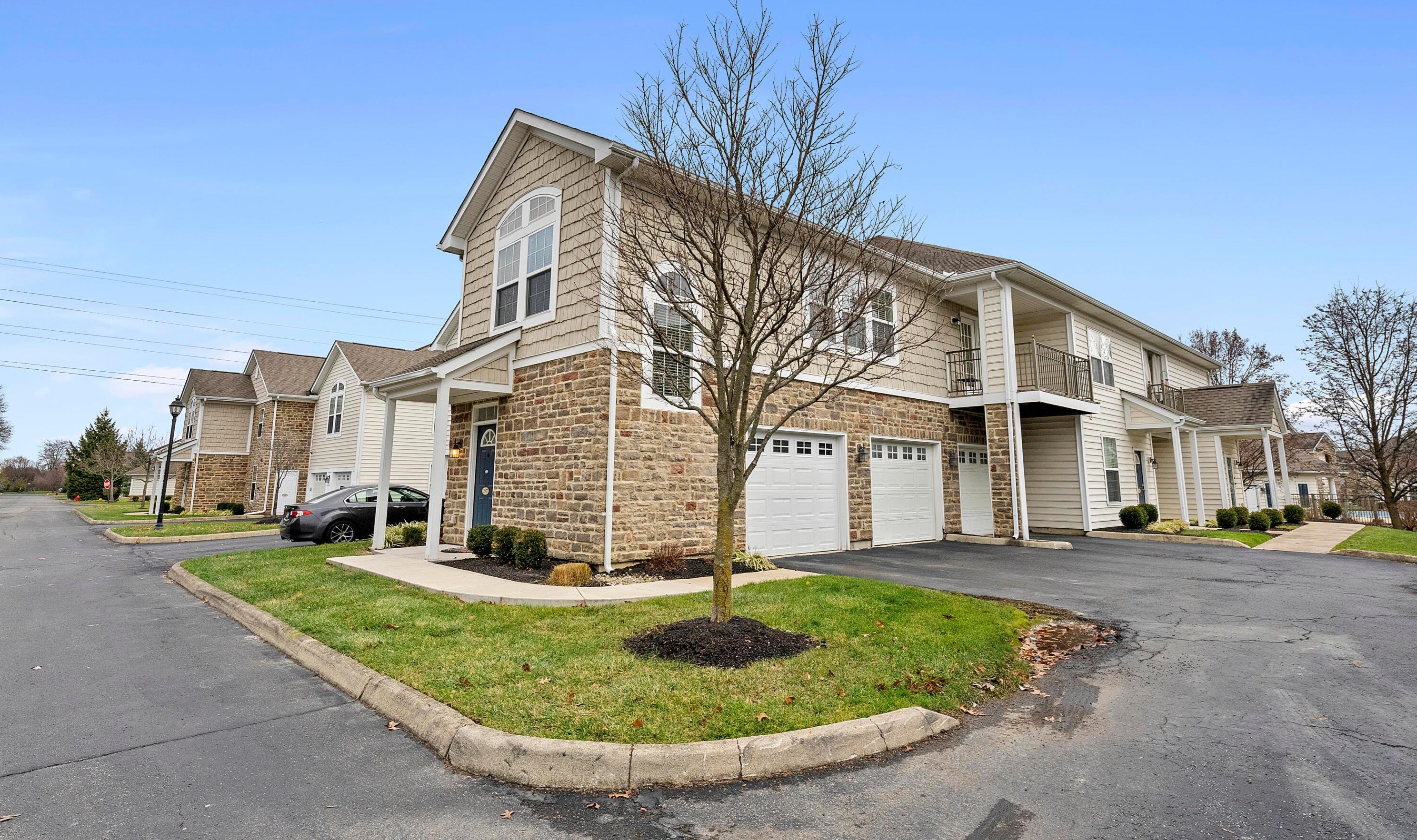 3957 Dinon Dr, Columbus, OH 43221-5687