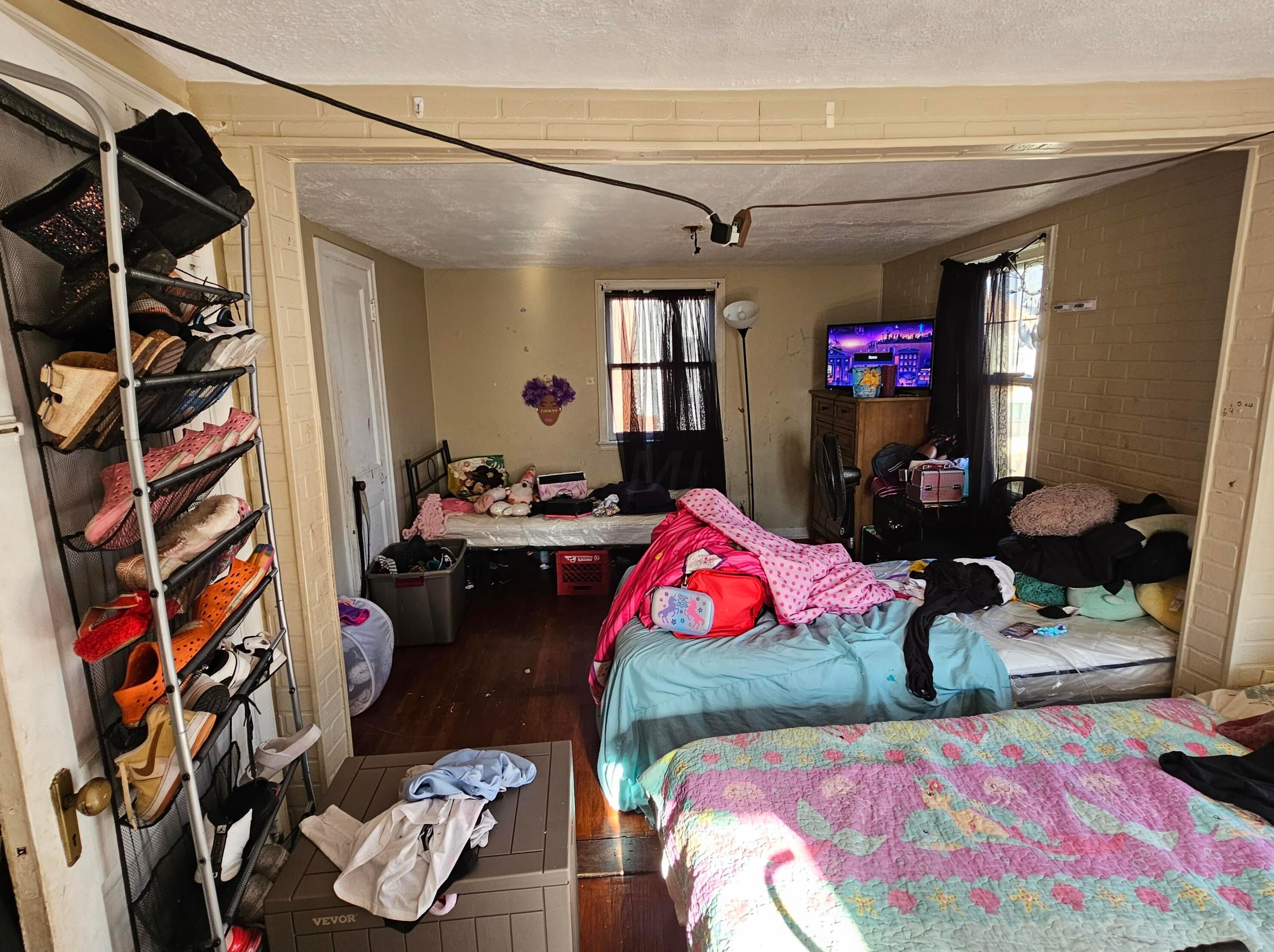 2453 Delbert Rd, Columbus OH  43211-1882 exterior